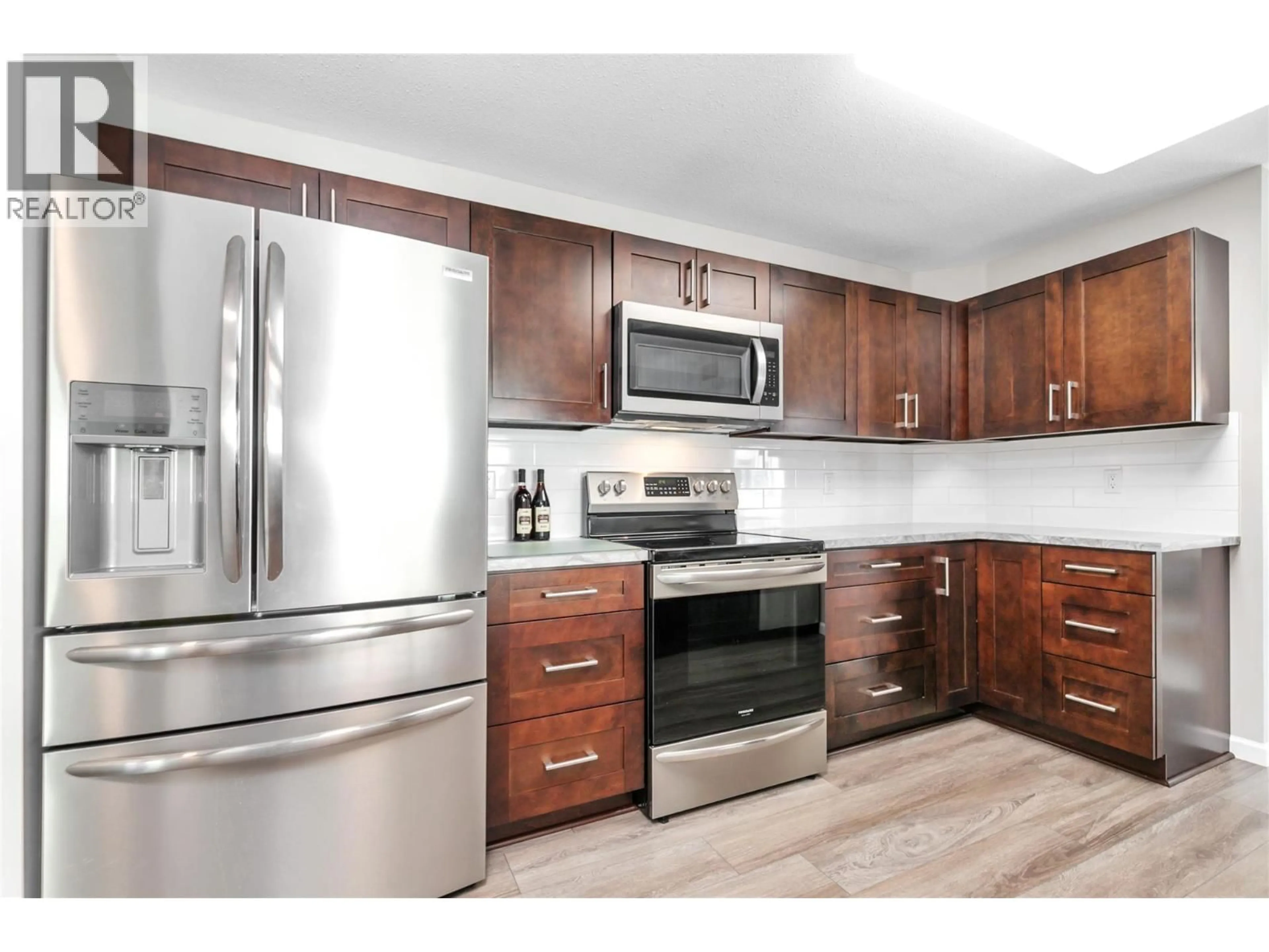 Standard kitchen, wood/laminate floor for 404 - 1329 KLO ROAD, Kelowna British Columbia V1W3N9