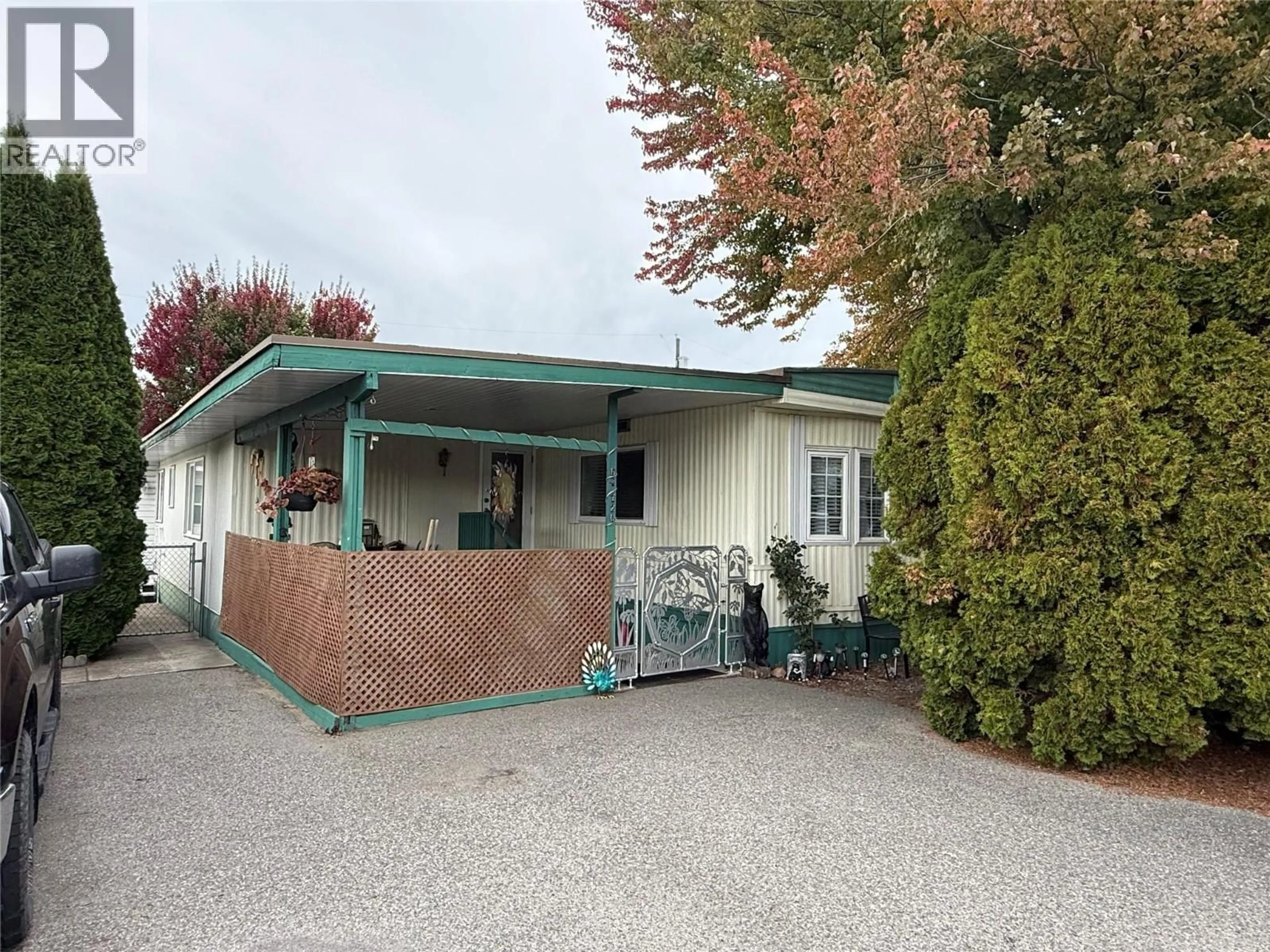 Home with vinyl exterior material, street for 64 - 720 COMMONWEALTH ROAD, Kelowna British Columbia V4V1R6