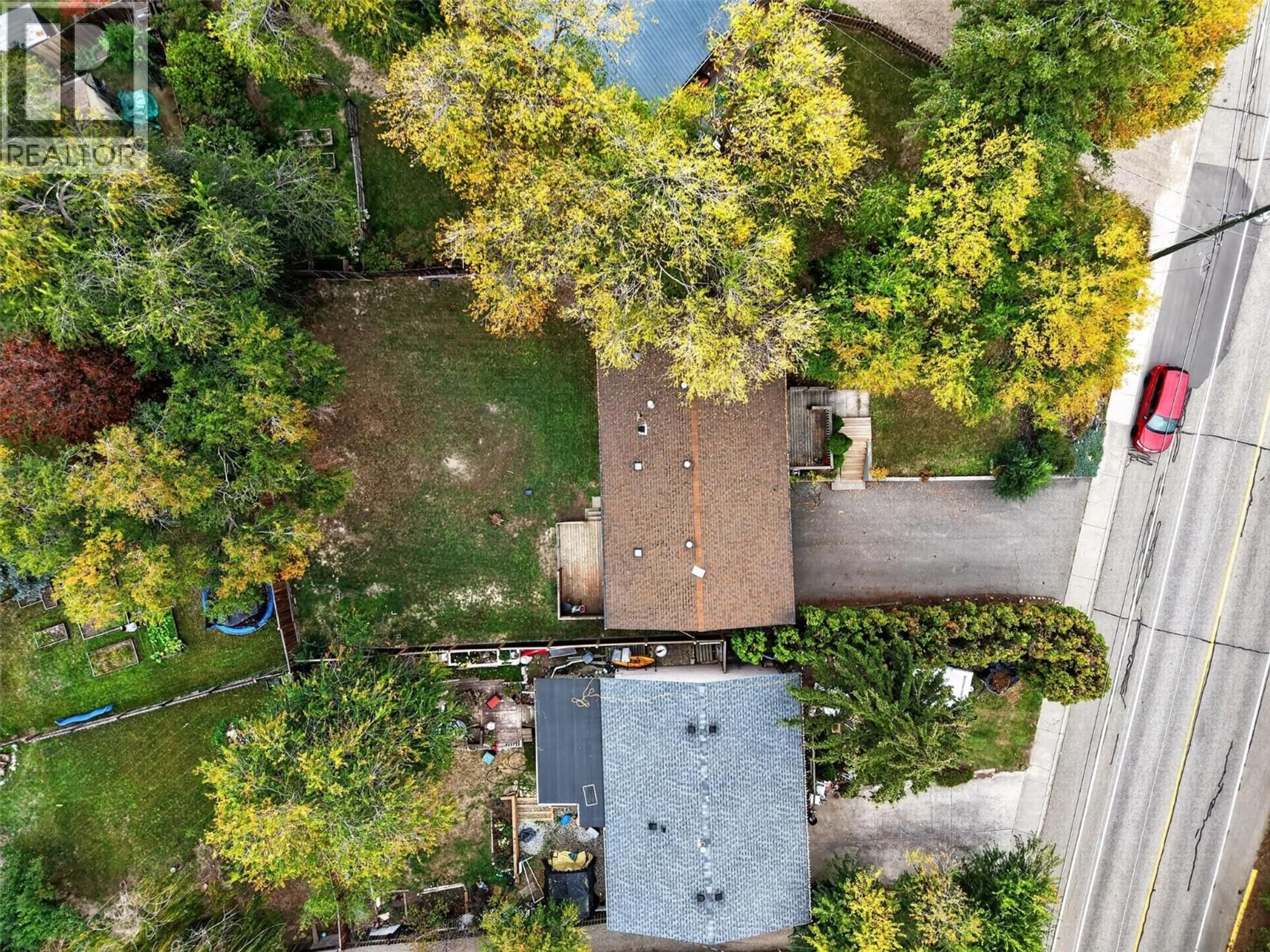 A pic from outside/outdoor area/front of a property/back of a property/a pic from drone, unknown for 5113 27 AVENUE, Vernon British Columbia V1T6L2