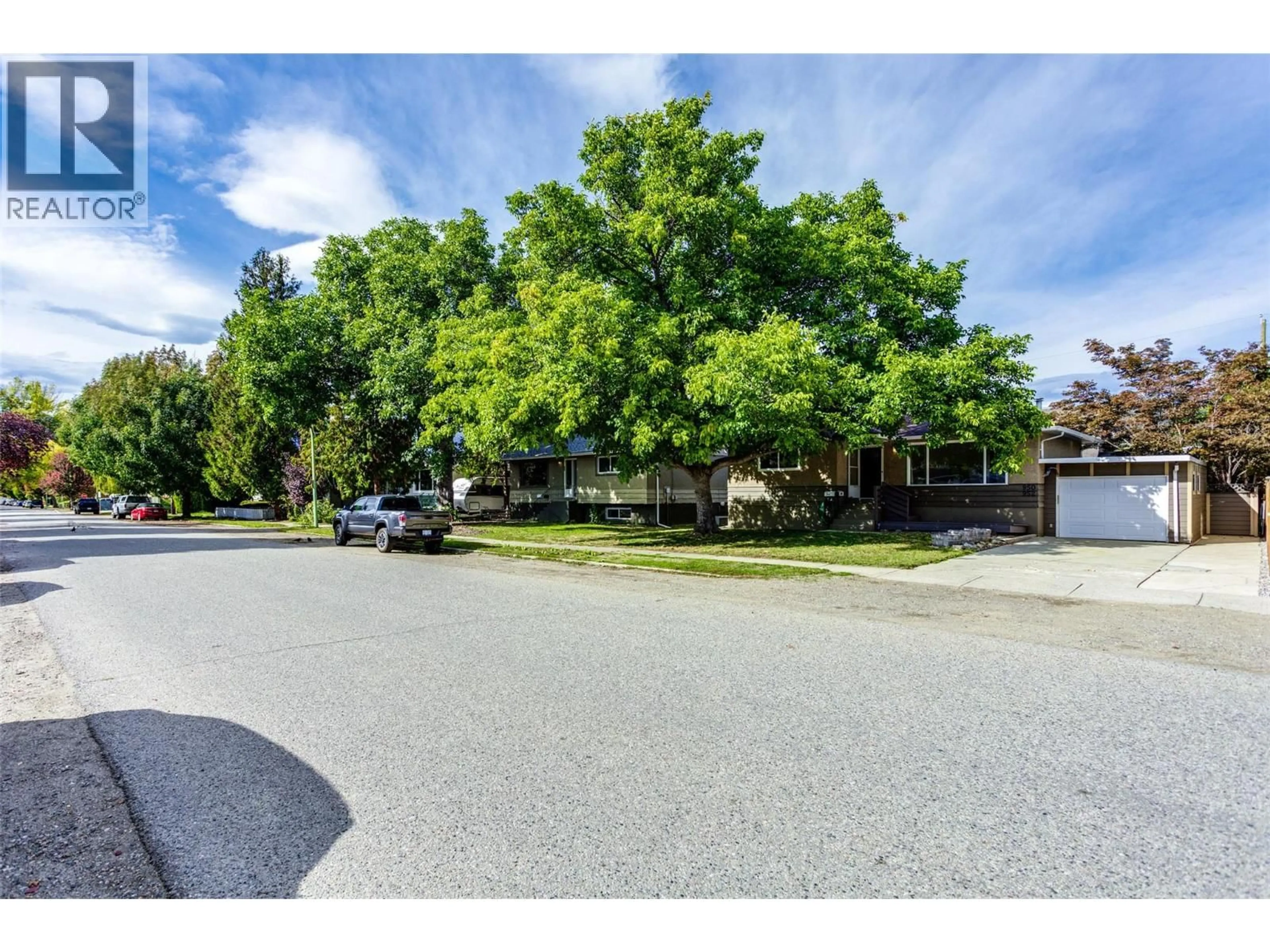A pic from outside/outdoor area/front of a property/back of a property/a pic from drone, street for 950 & 952 STOCKWELL AVENUE, Kelowna British Columbia V1Y6W2