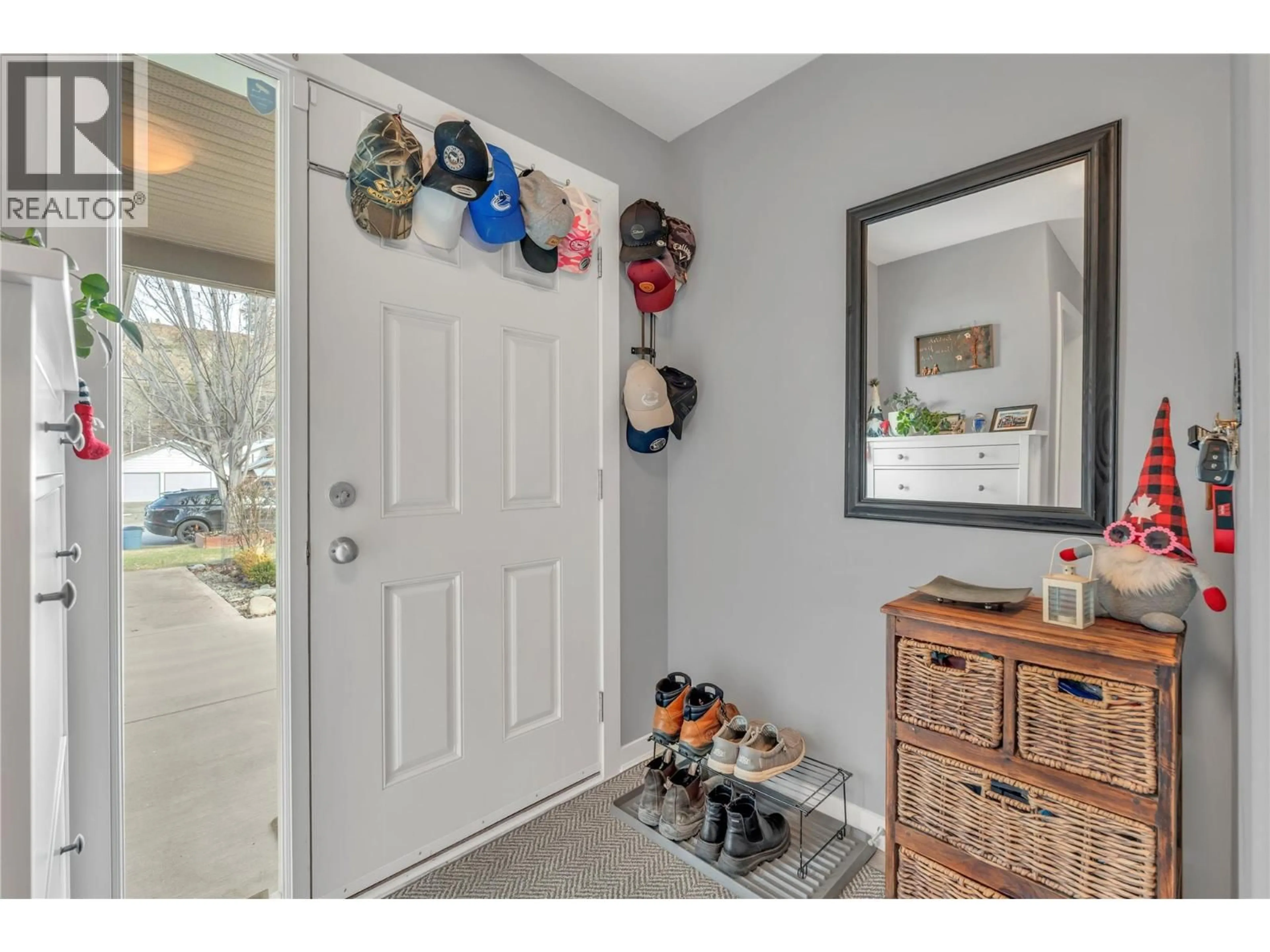Indoor entryway for 484 SIMILKAMEEN AVENUE, Princeton British Columbia V0X1W0