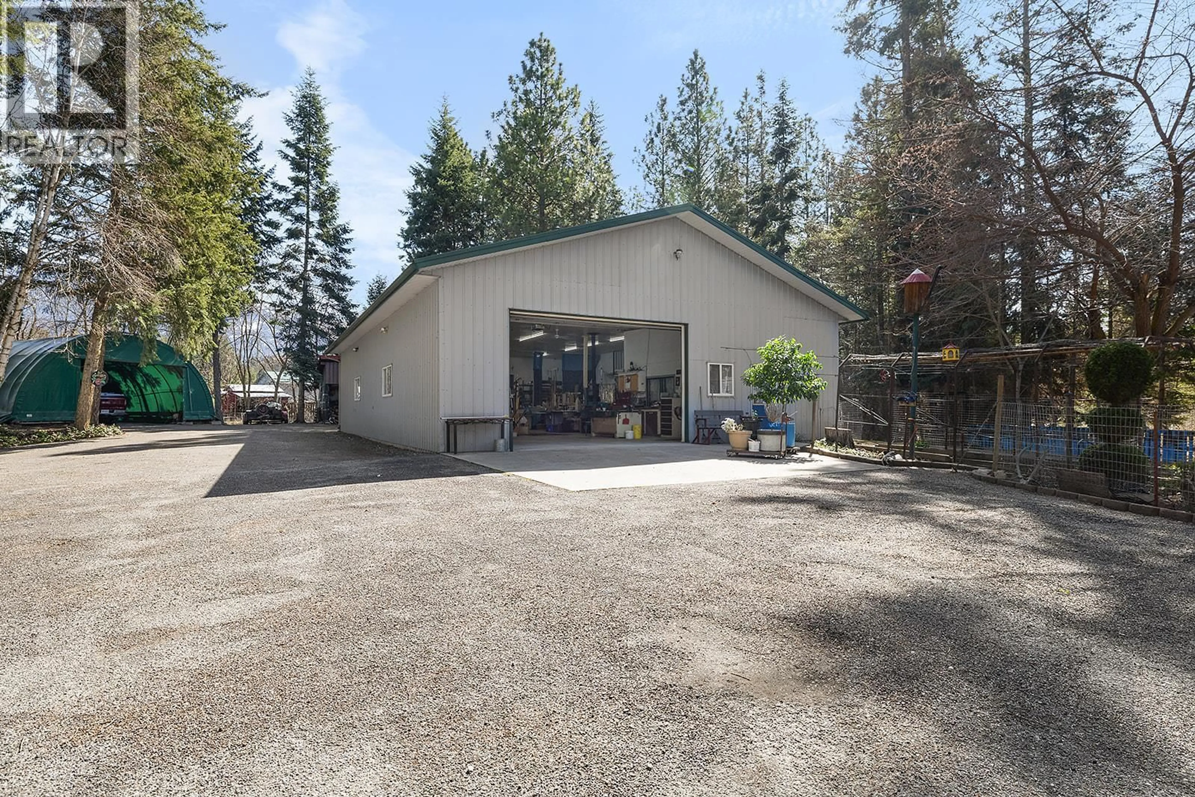 Indoor garage for 1958 RYKERTS ROAD, Lister British Columbia V0B1G2
