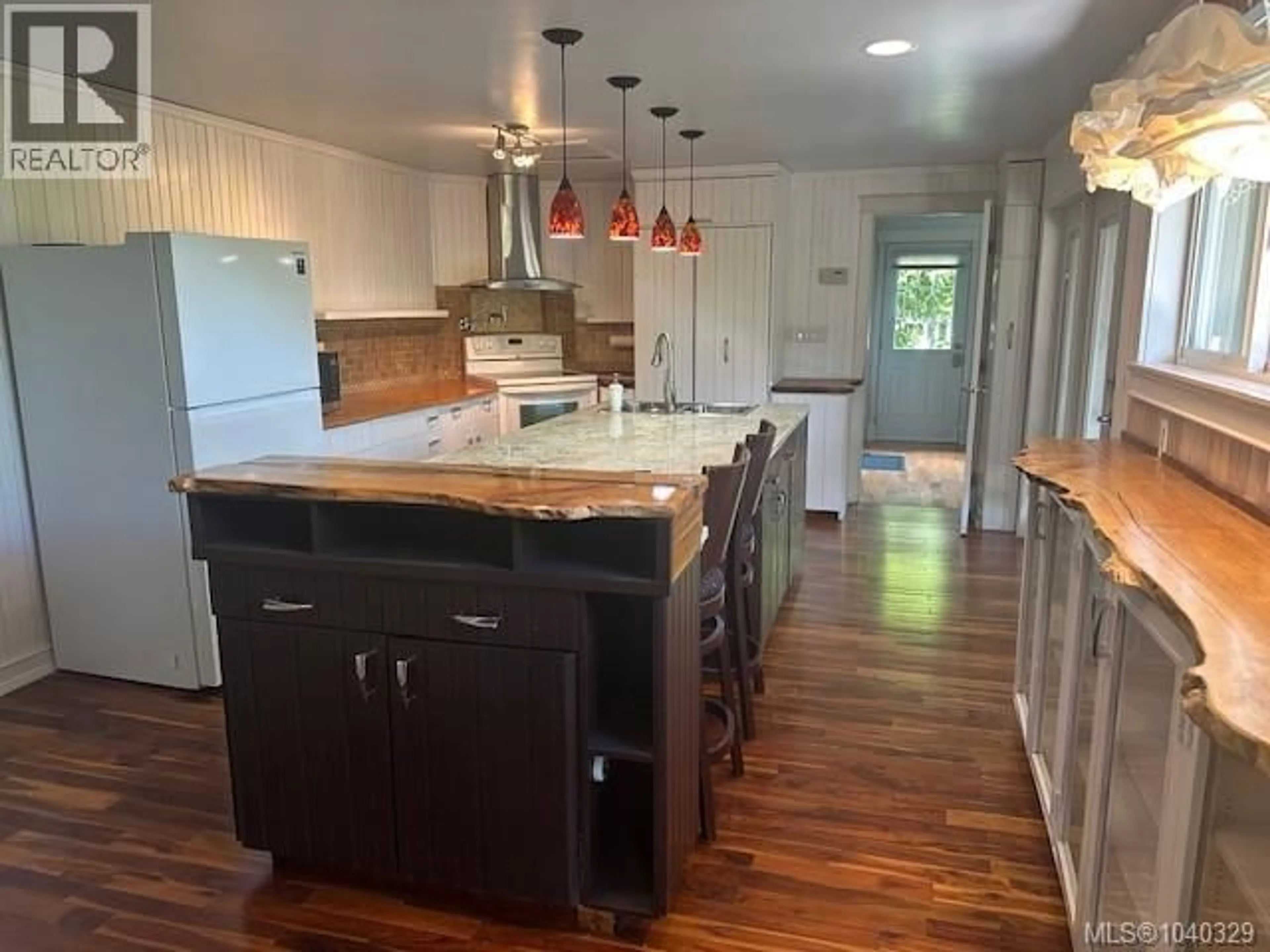 Open concept kitchen, unknown for 139 NORTH SHORE ROAD, Lake Cowichan British Columbia V0R2G0