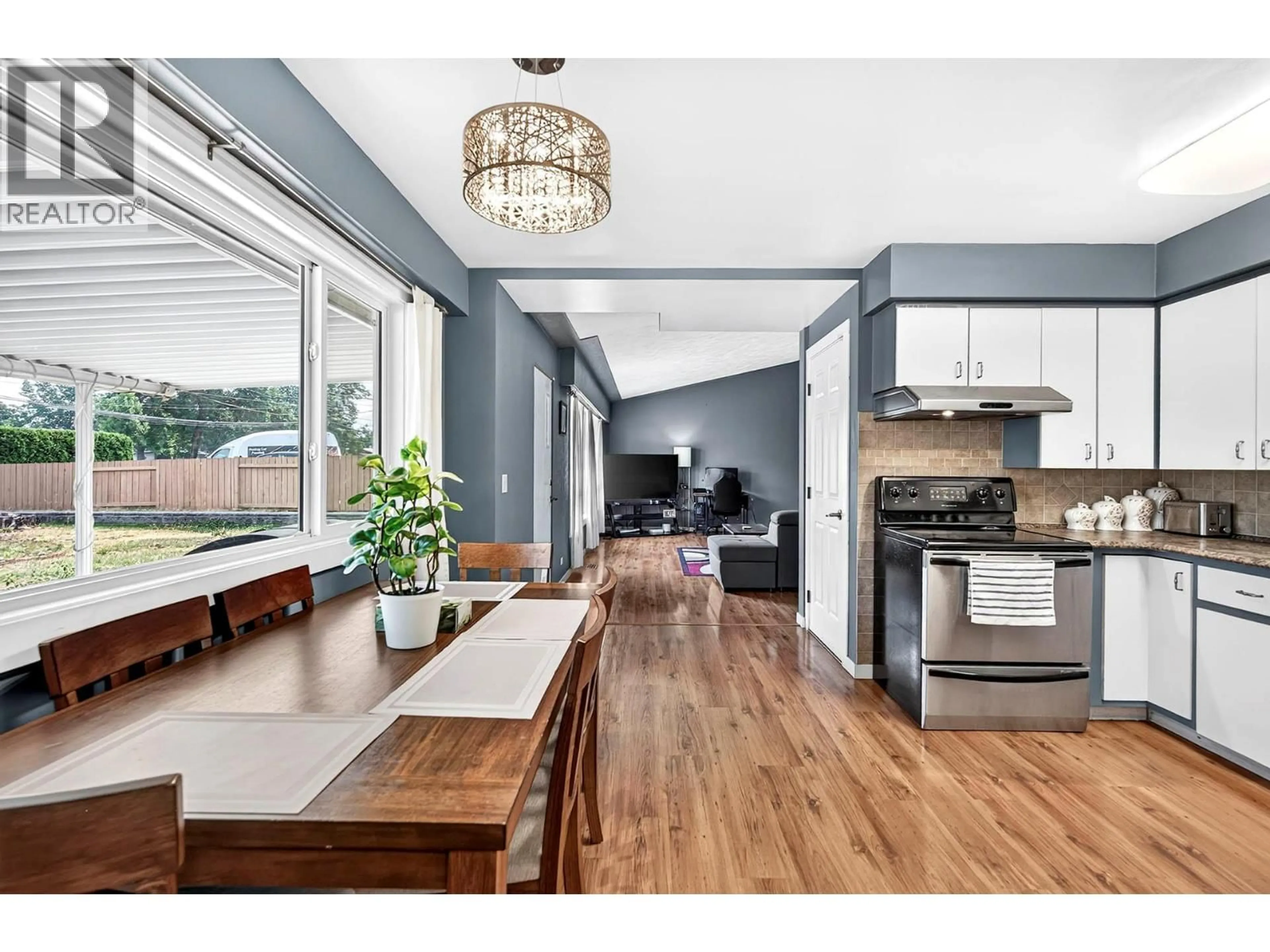 Open concept kitchen, wood/laminate floor for 1094 SCHREINER STREET, Kamloops British Columbia V2B5W3