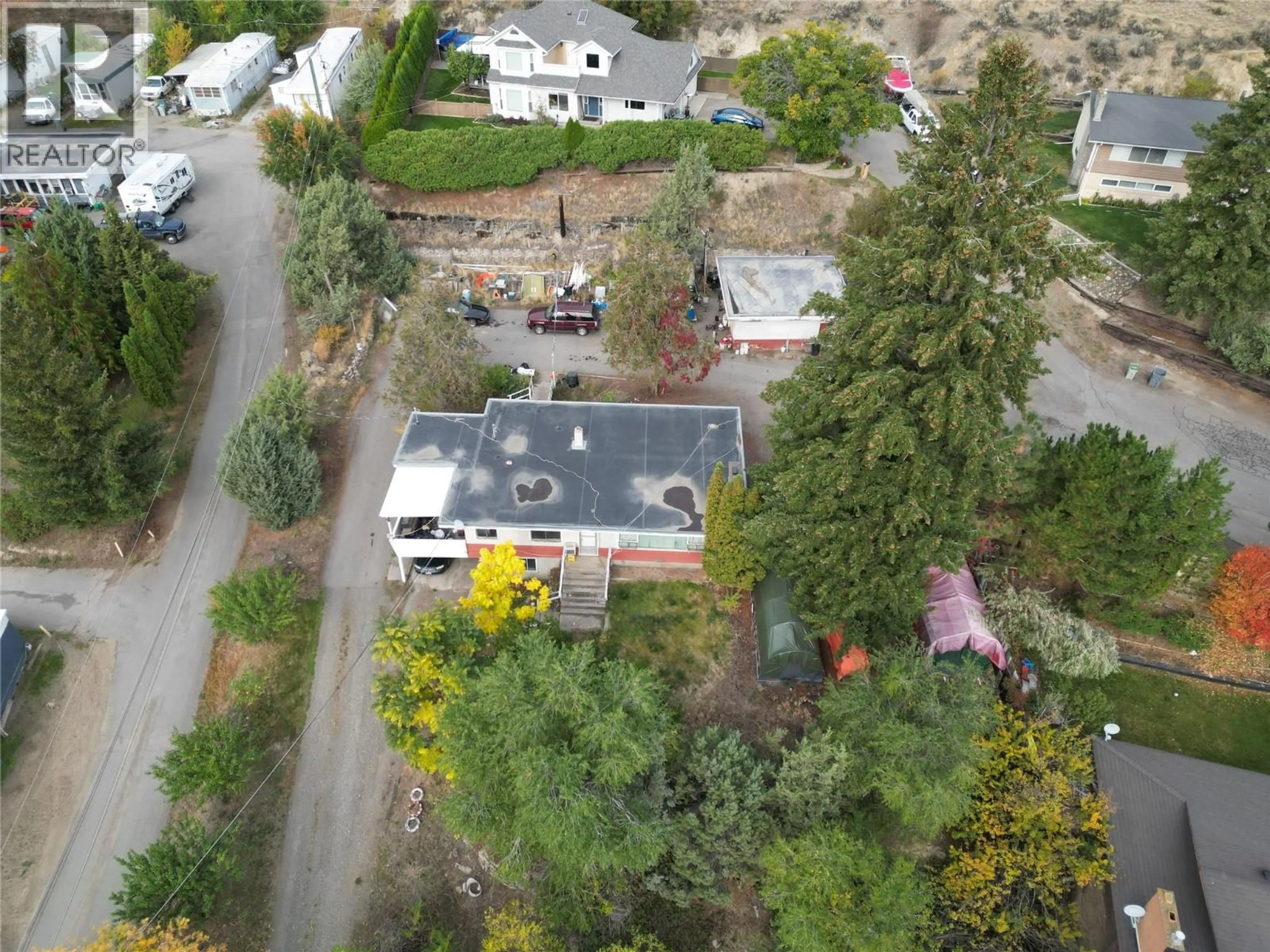A pic from outside/outdoor area/front of a property/back of a property/a pic from drone, street for 845 ALVIEW CRESCENT, Kamloops British Columbia V2B6C5