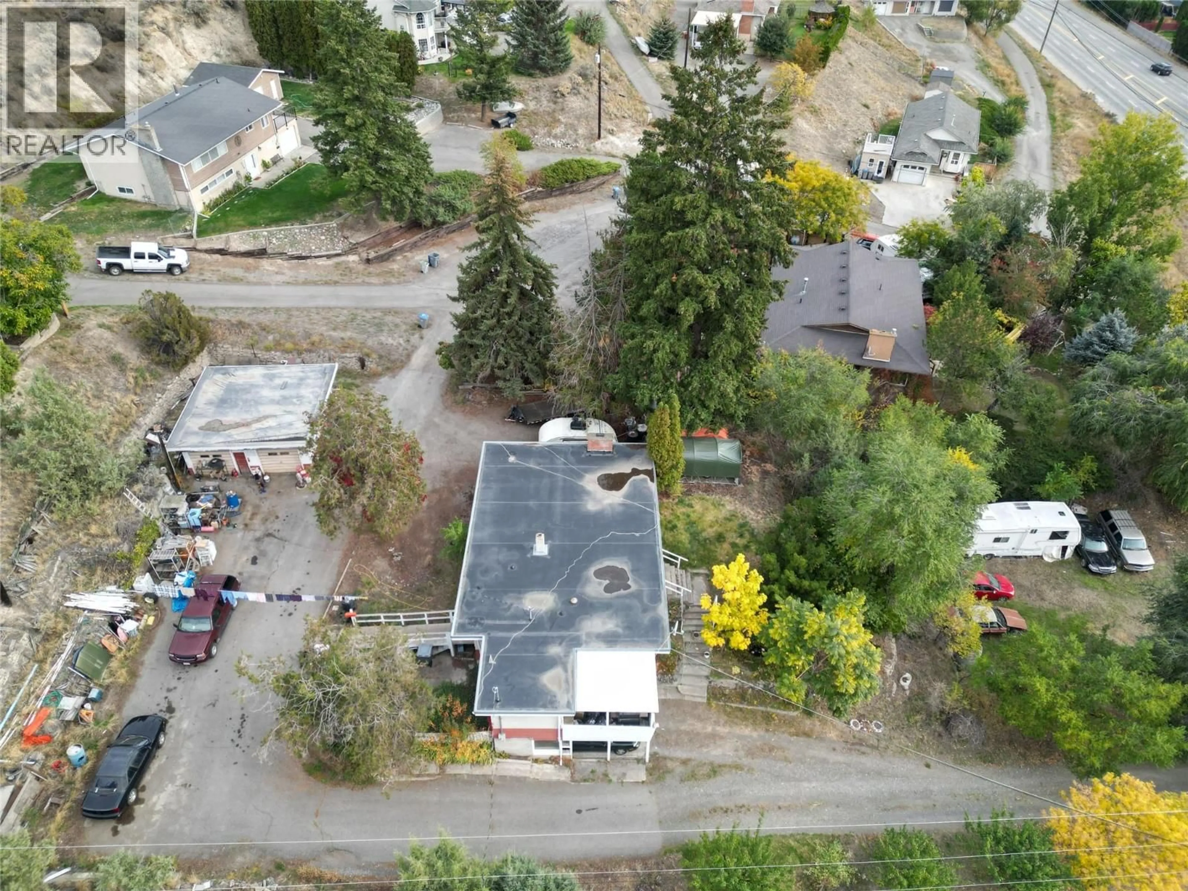 A pic from outside/outdoor area/front of a property/back of a property/a pic from drone, street for 845 ALVIEW CRESCENT, Kamloops British Columbia V2B6C5