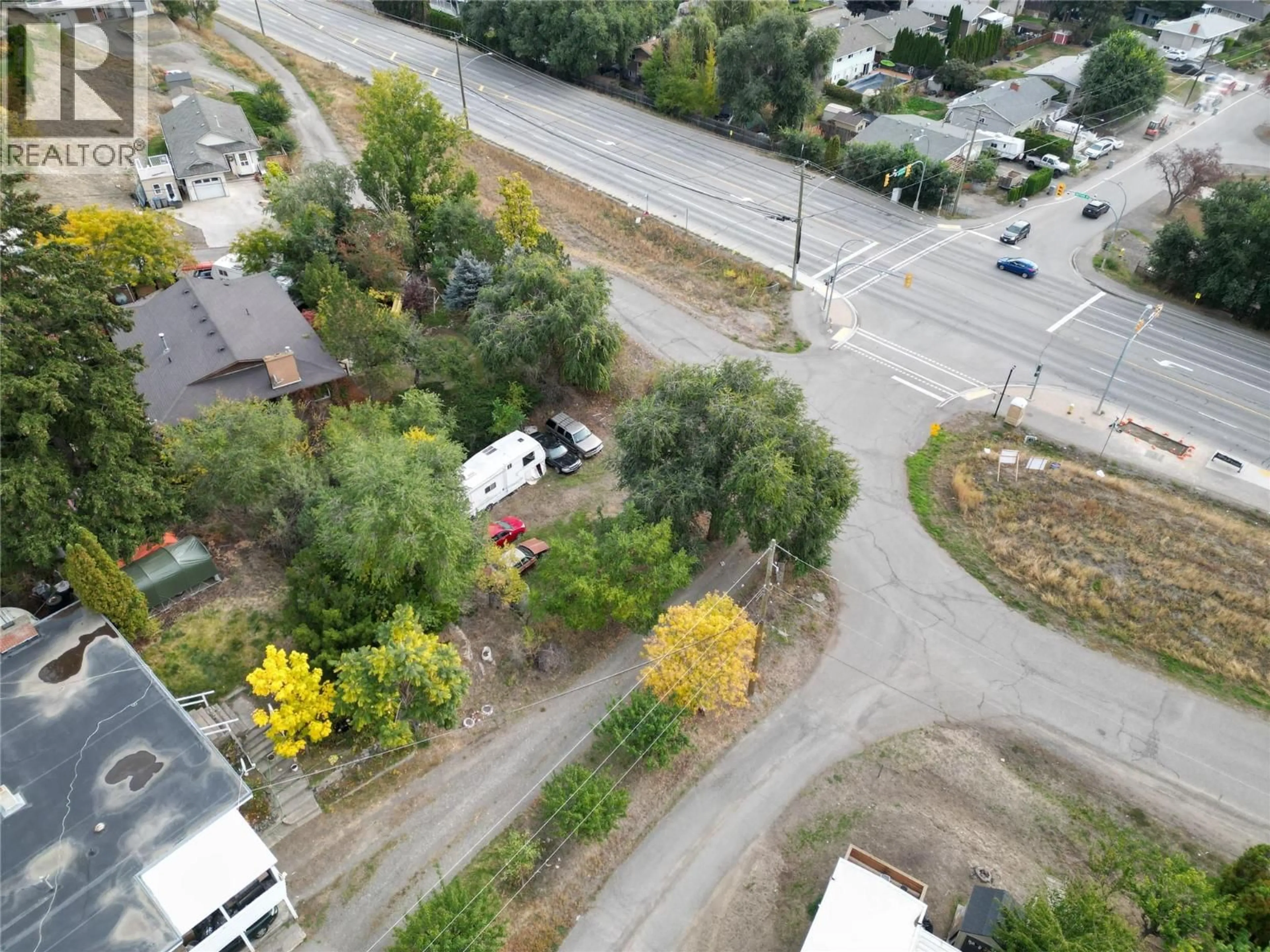 A pic from outside/outdoor area/front of a property/back of a property/a pic from drone, street for 845 ALVIEW CRESCENT, Kamloops British Columbia V2B6C5