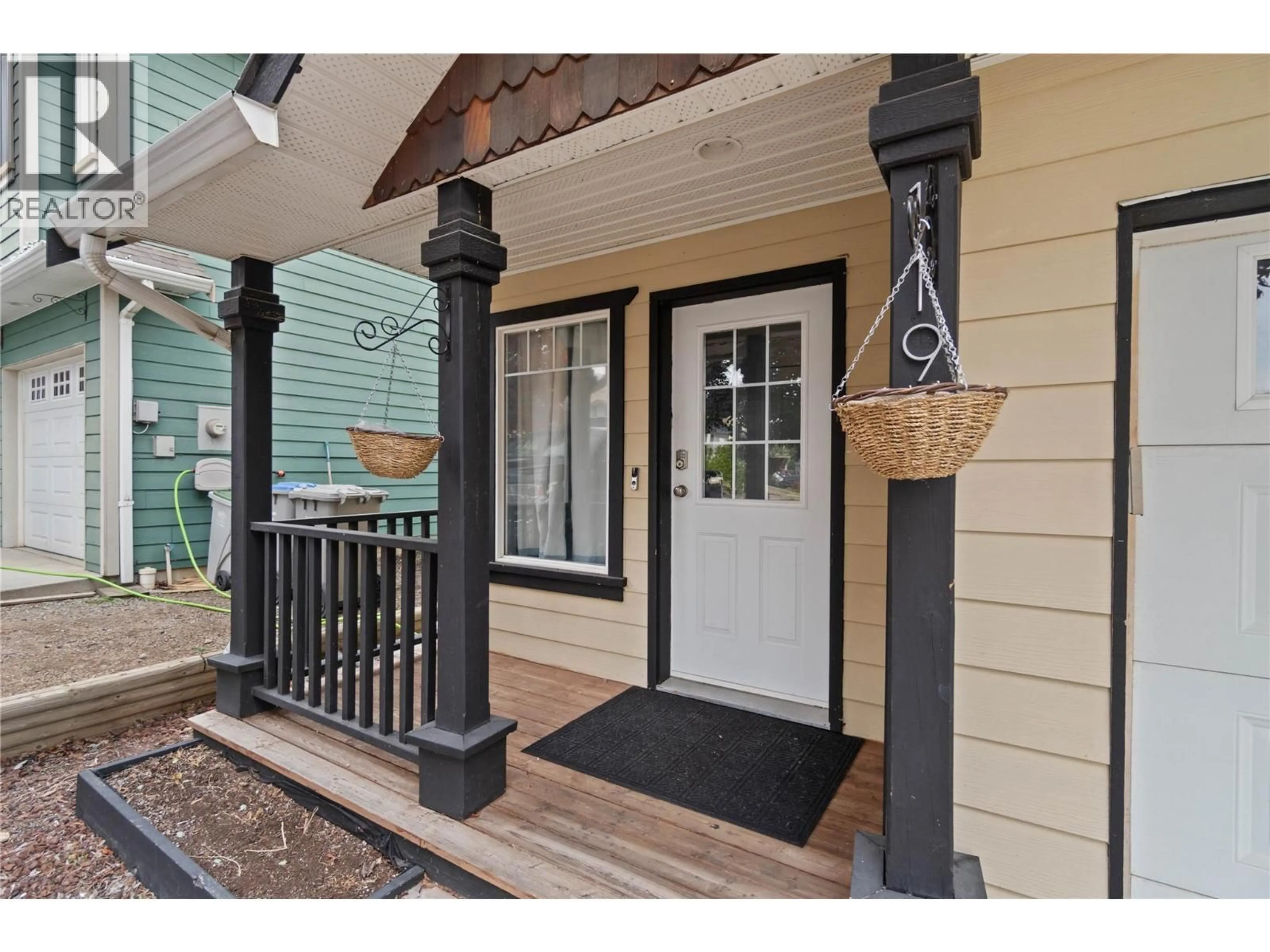 Indoor entryway for 1198 RAVEN DRIVE, Kamloops British Columbia V2B8P3