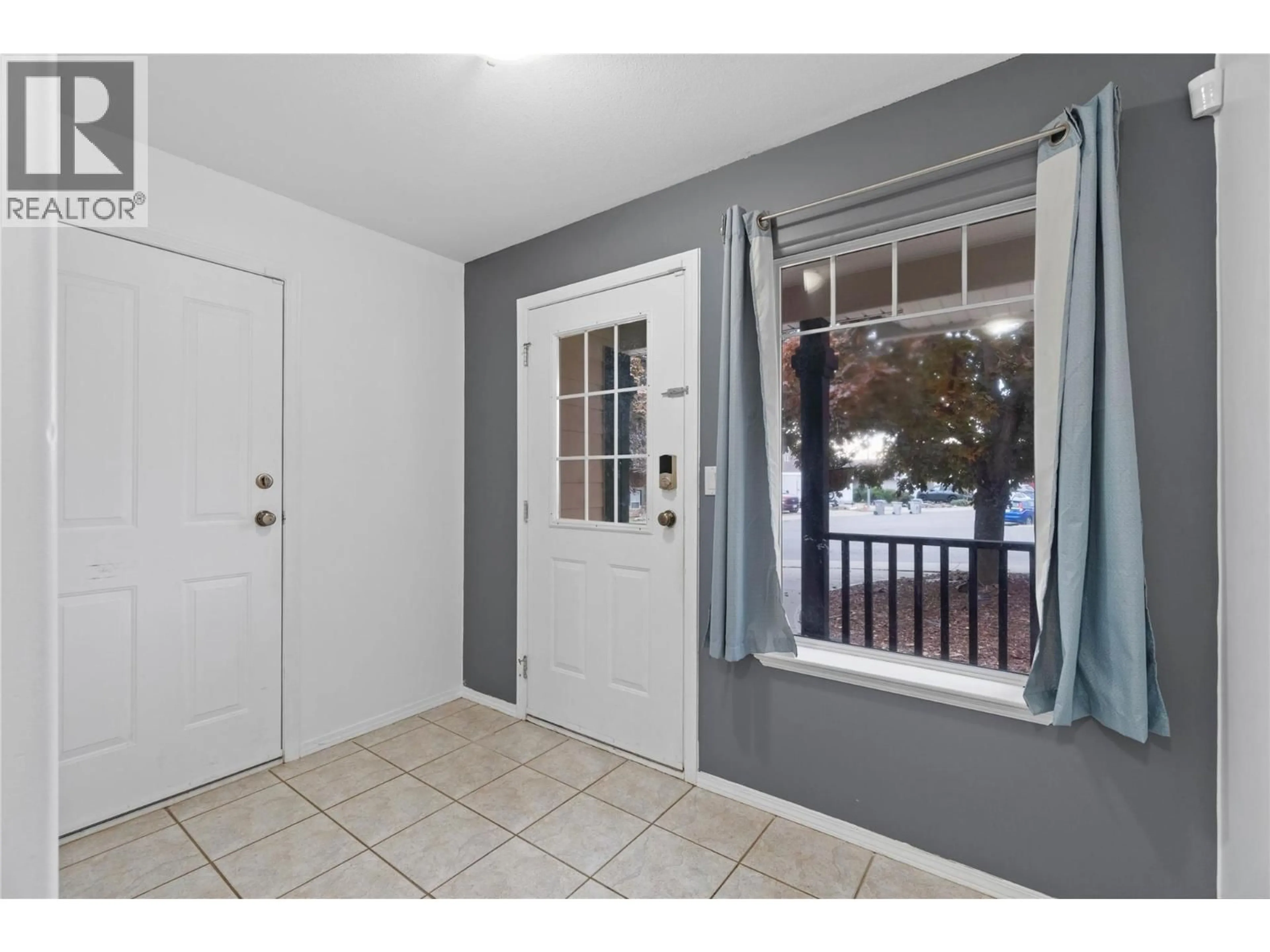 Indoor entryway for 1198 RAVEN DRIVE, Kamloops British Columbia V2B8P3