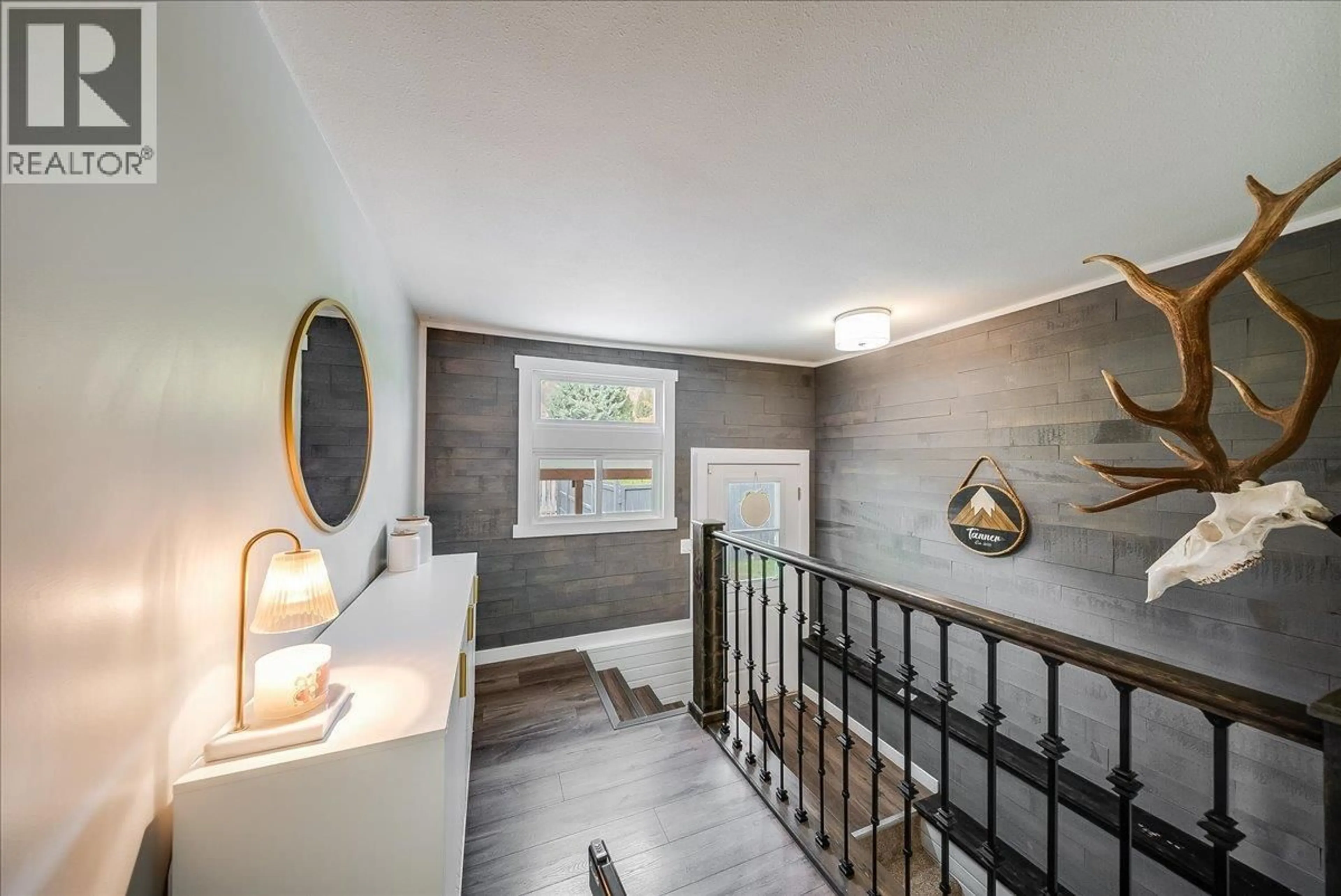 Indoor entryway for 710 10TH AVENUE, Montrose British Columbia V0G1P0