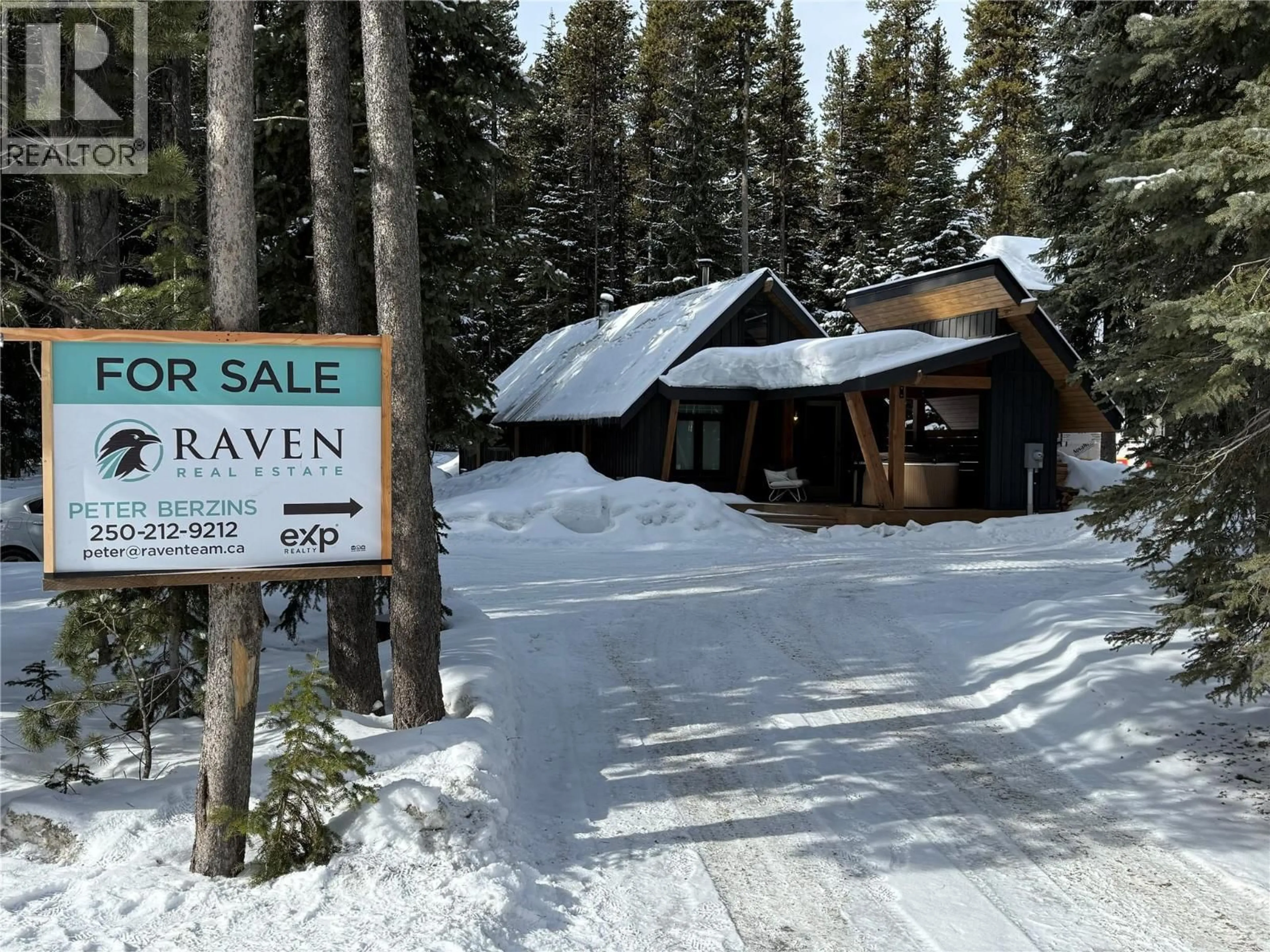 Indoor foyer for 1166 APEX MOUNTAIN ROAD, Penticton British Columbia V2A0E2