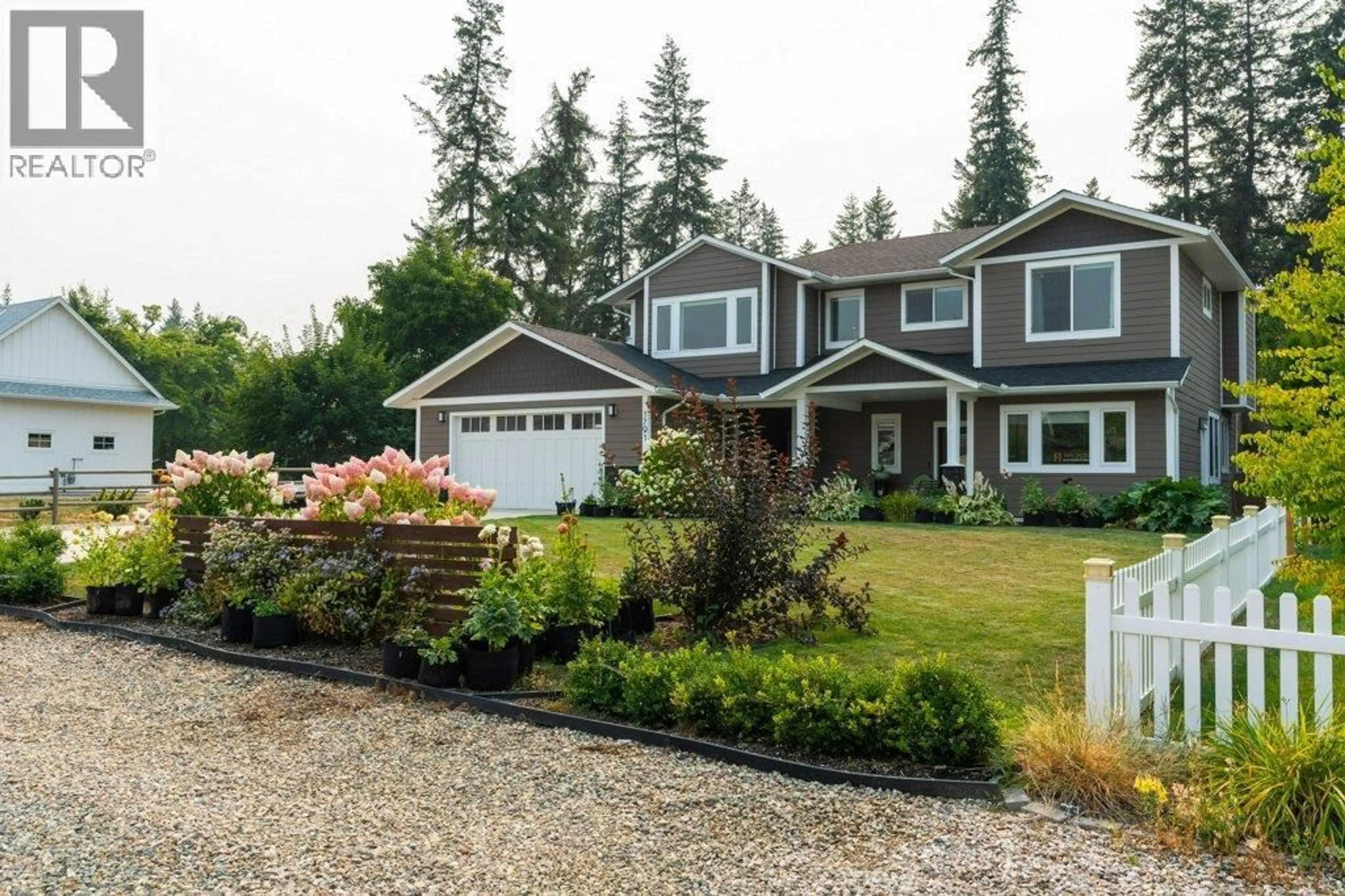 Home with vinyl exterior material, street for 1791 22 STREET NORTHEAST, Salmon Arm British Columbia V1E3M9