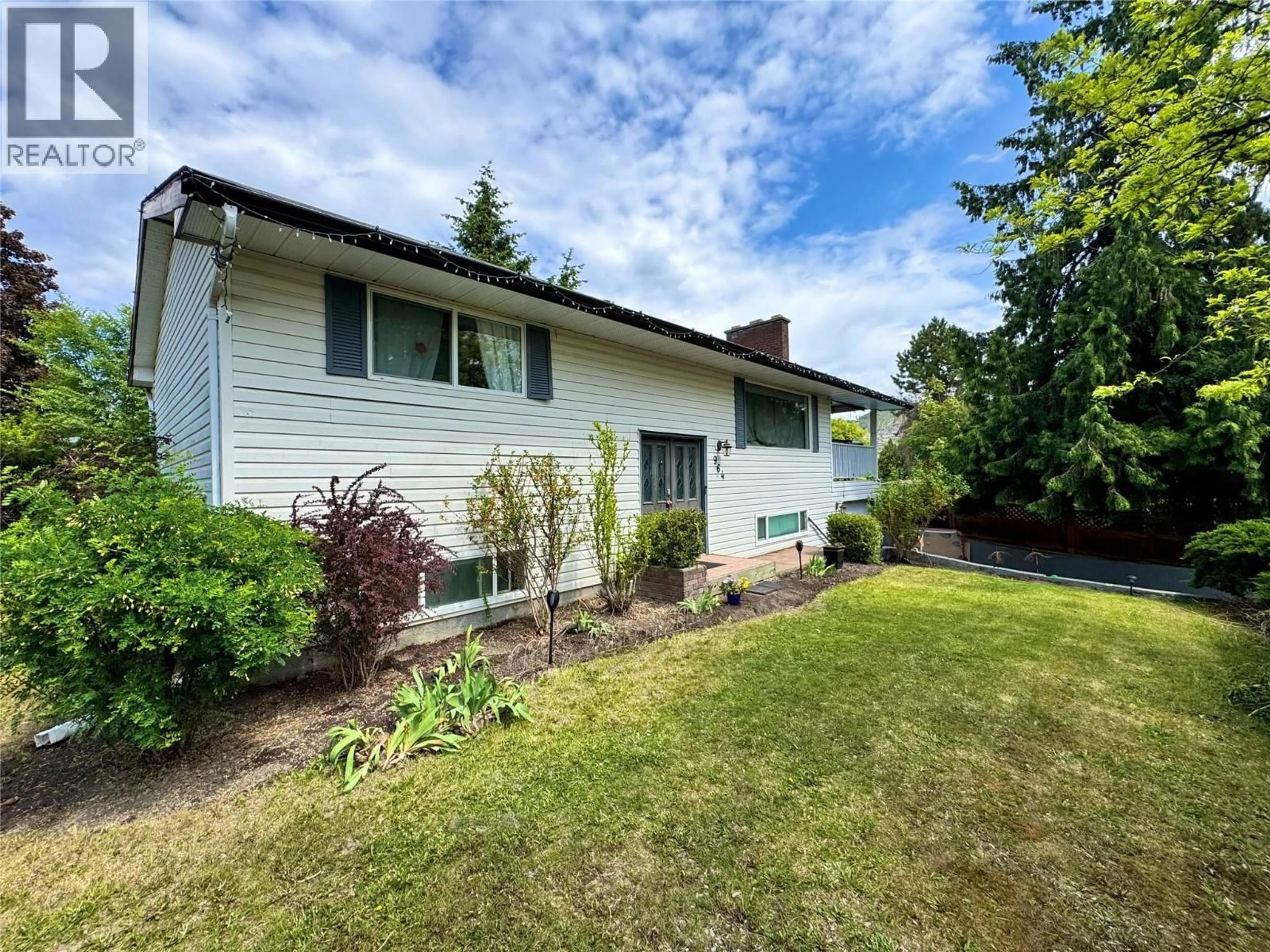 Home with vinyl exterior material, street for 964 TRONSON DRIVE, Kelowna British Columbia V1Y4E1