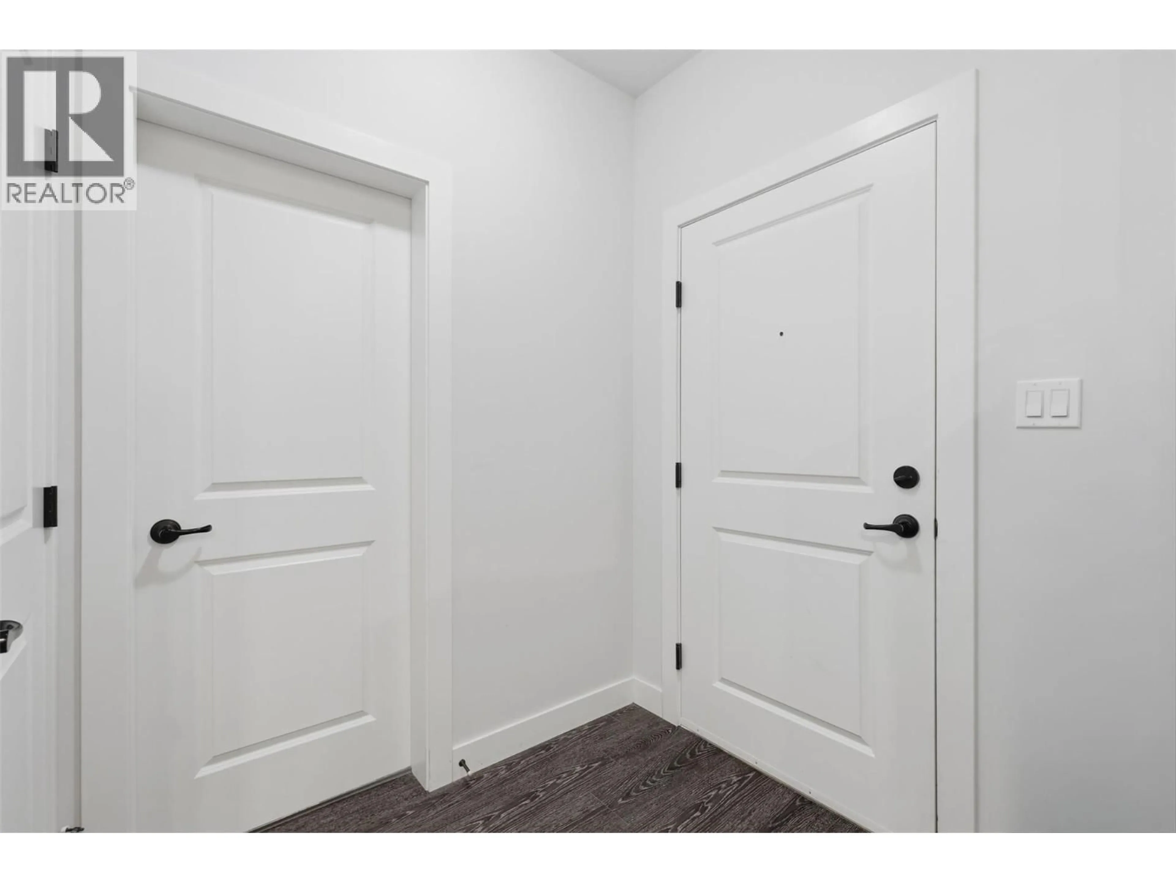 Indoor entryway for 522 - 5170 DALLAS DRIVE, Kamloops British Columbia V2C0C7