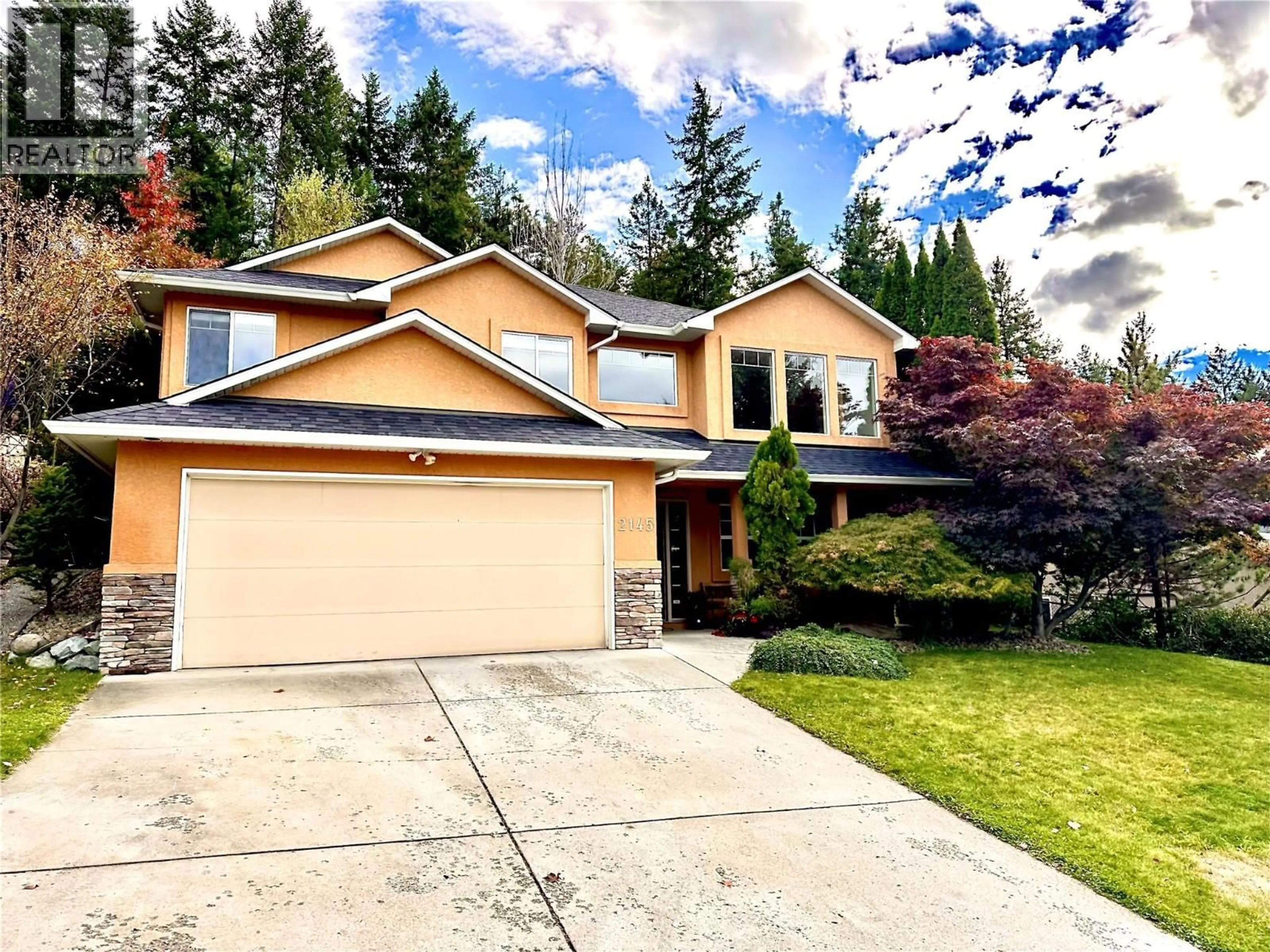 Home with vinyl exterior material, street for 2145 CHILCOTIN CRESCENT, Kelowna British Columbia V1V2N9