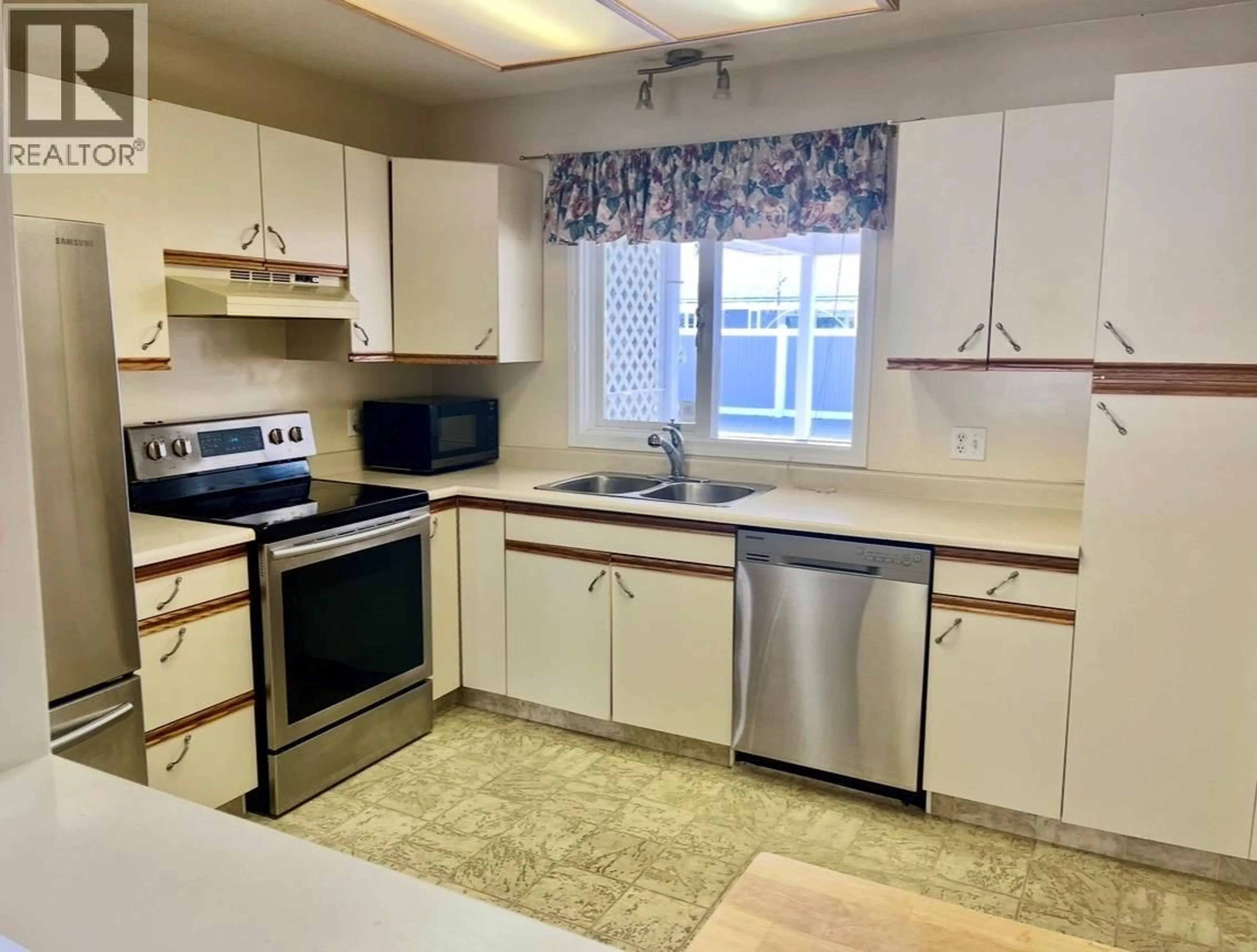 Standard kitchen, unknown for 74 - 3900 27 AVENUE, Vernon British Columbia V1T9E6