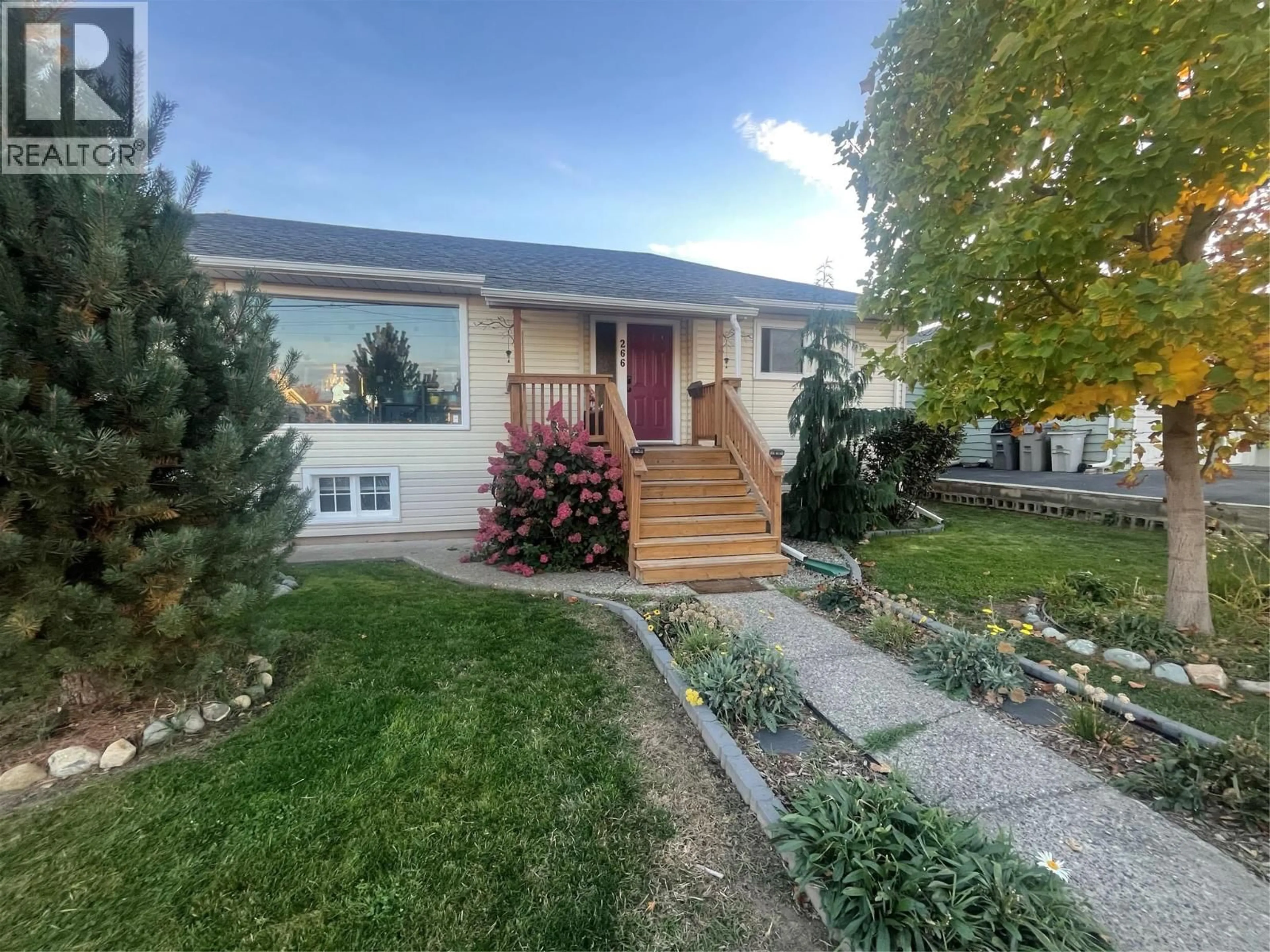 Home with vinyl exterior material, street for 266 CHESTNUT AVENUE, Kamloops British Columbia V2B1L5