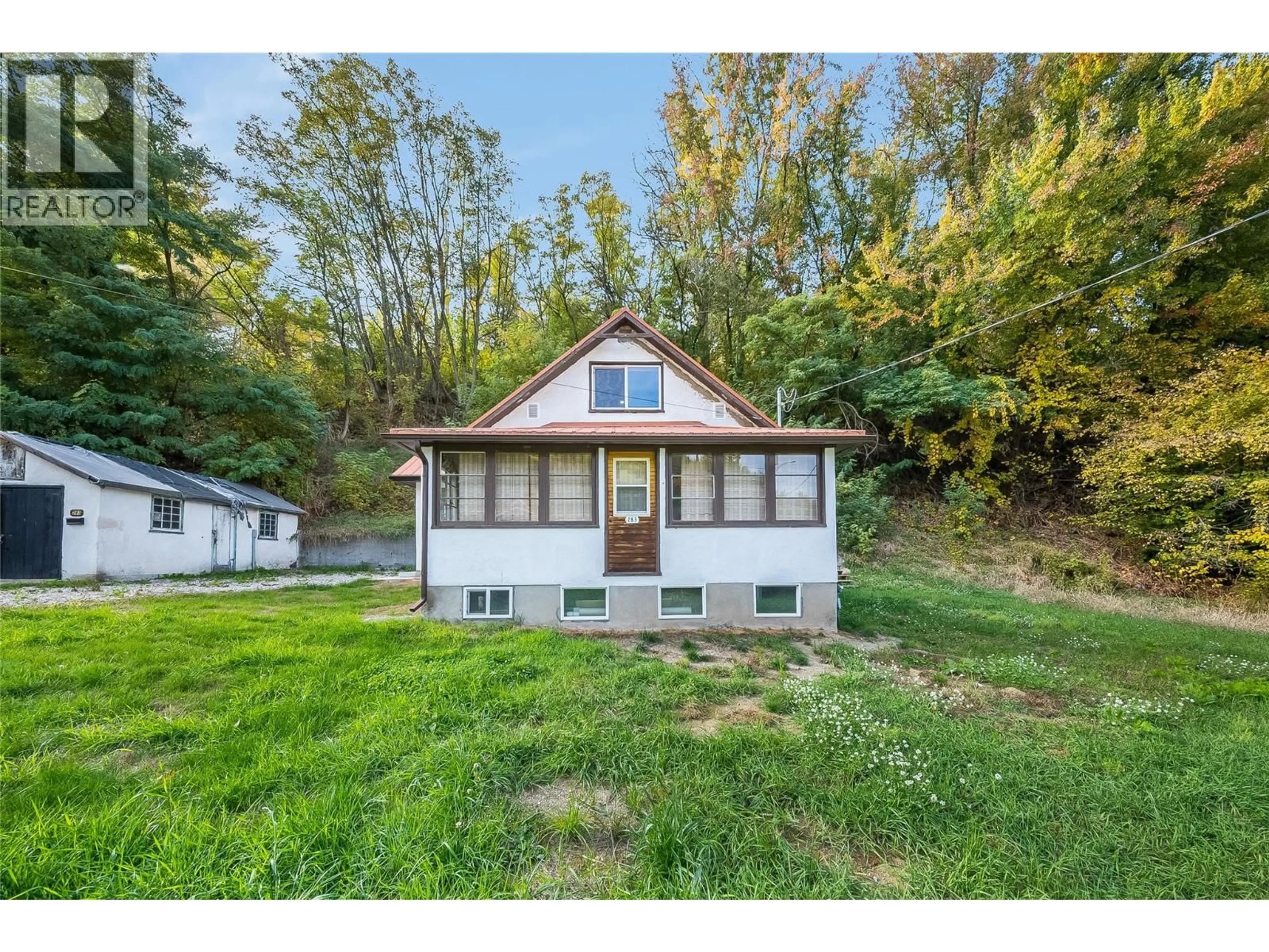 Home with vinyl exterior material, street for 283 WELLINGTON AVENUE, Warfield British Columbia V1R2K9