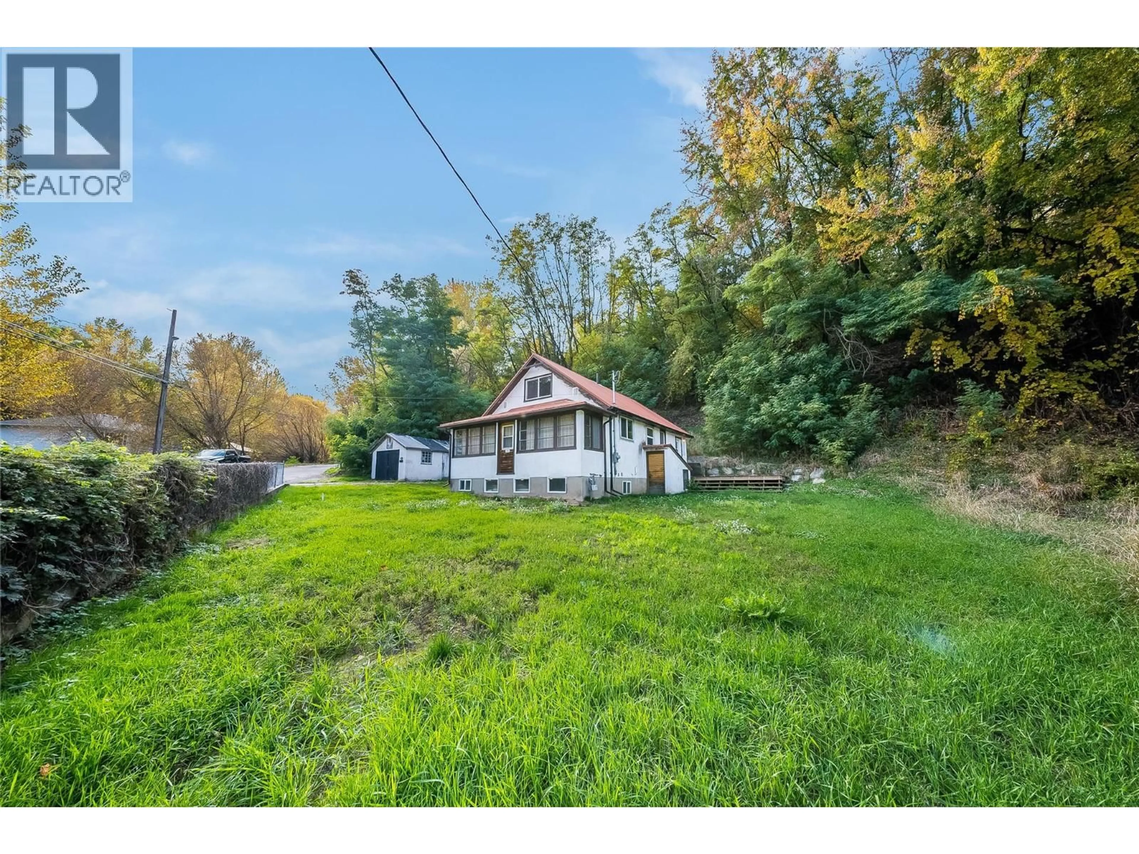 A pic from outside/outdoor area/front of a property/back of a property/a pic from drone, unknown for 283 WELLINGTON AVENUE, Warfield British Columbia V1R2K9