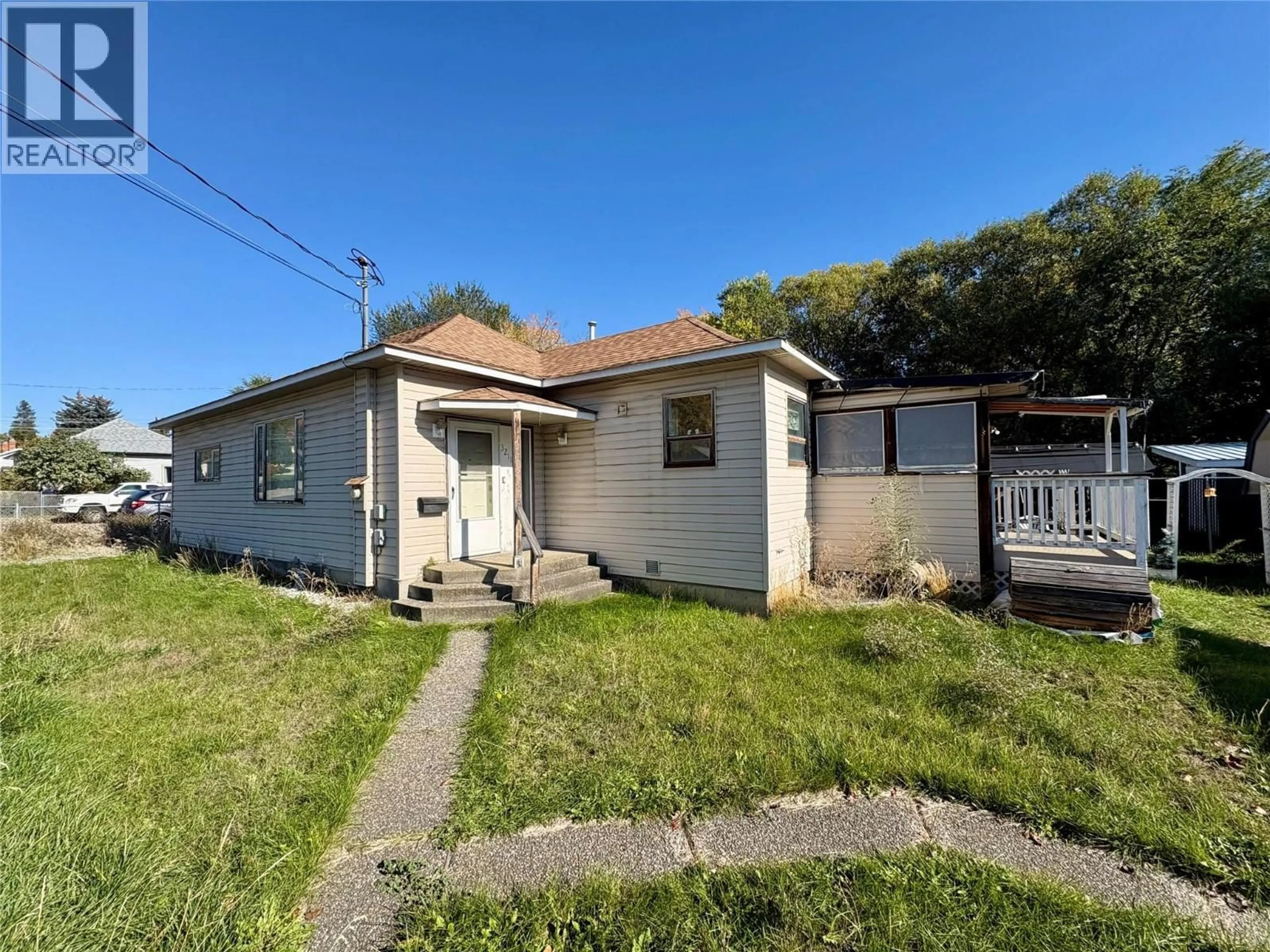 A pic from outside/outdoor area/front of a property/back of a property/a pic from drone, street for 3211 35 STREET, Vernon British Columbia V1T6B8