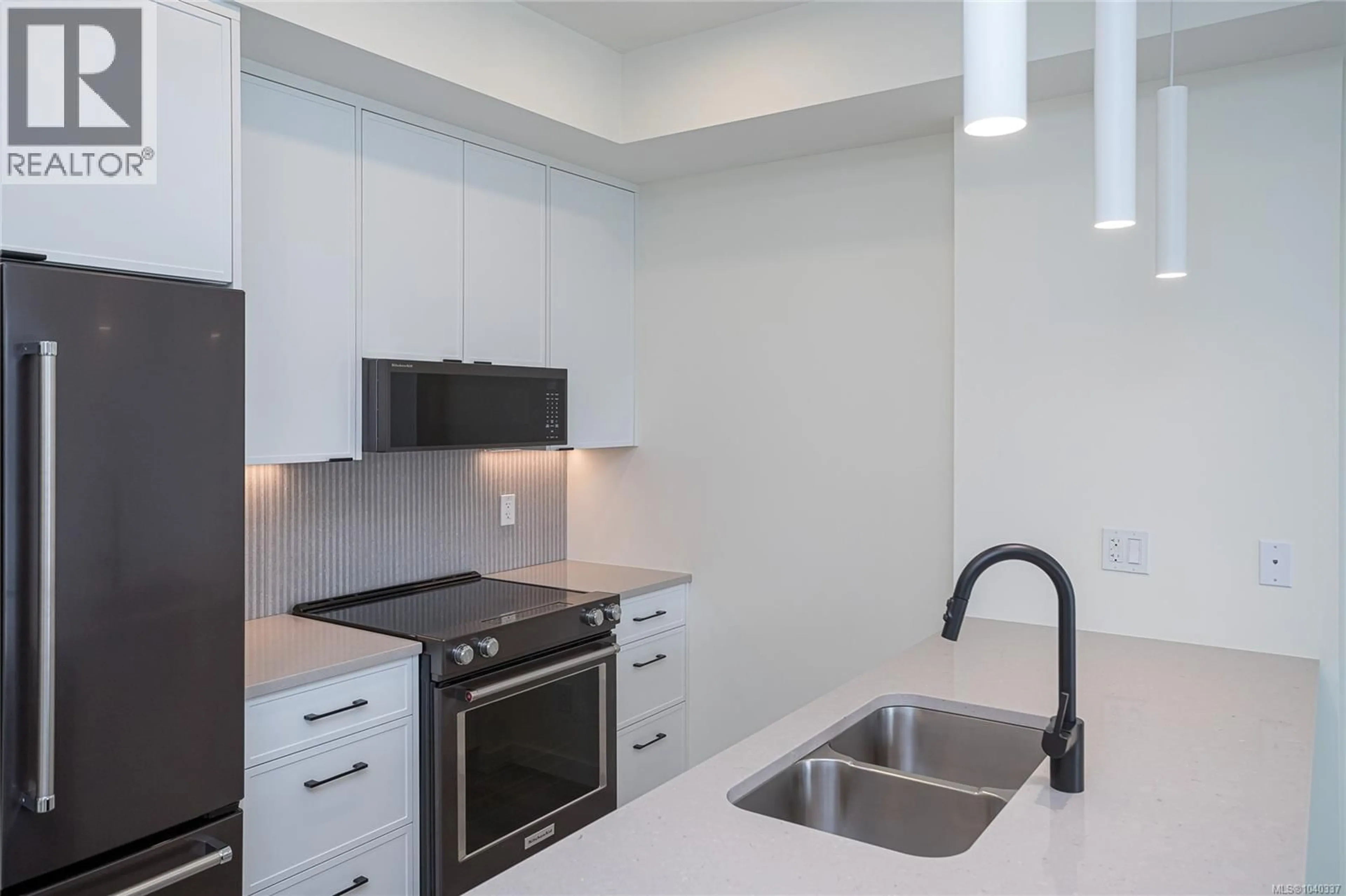 Standard kitchen, ceramic/tile floor for 304 - 1102 ESQUIMALT ROAD, Esquimalt British Columbia V9A0L3