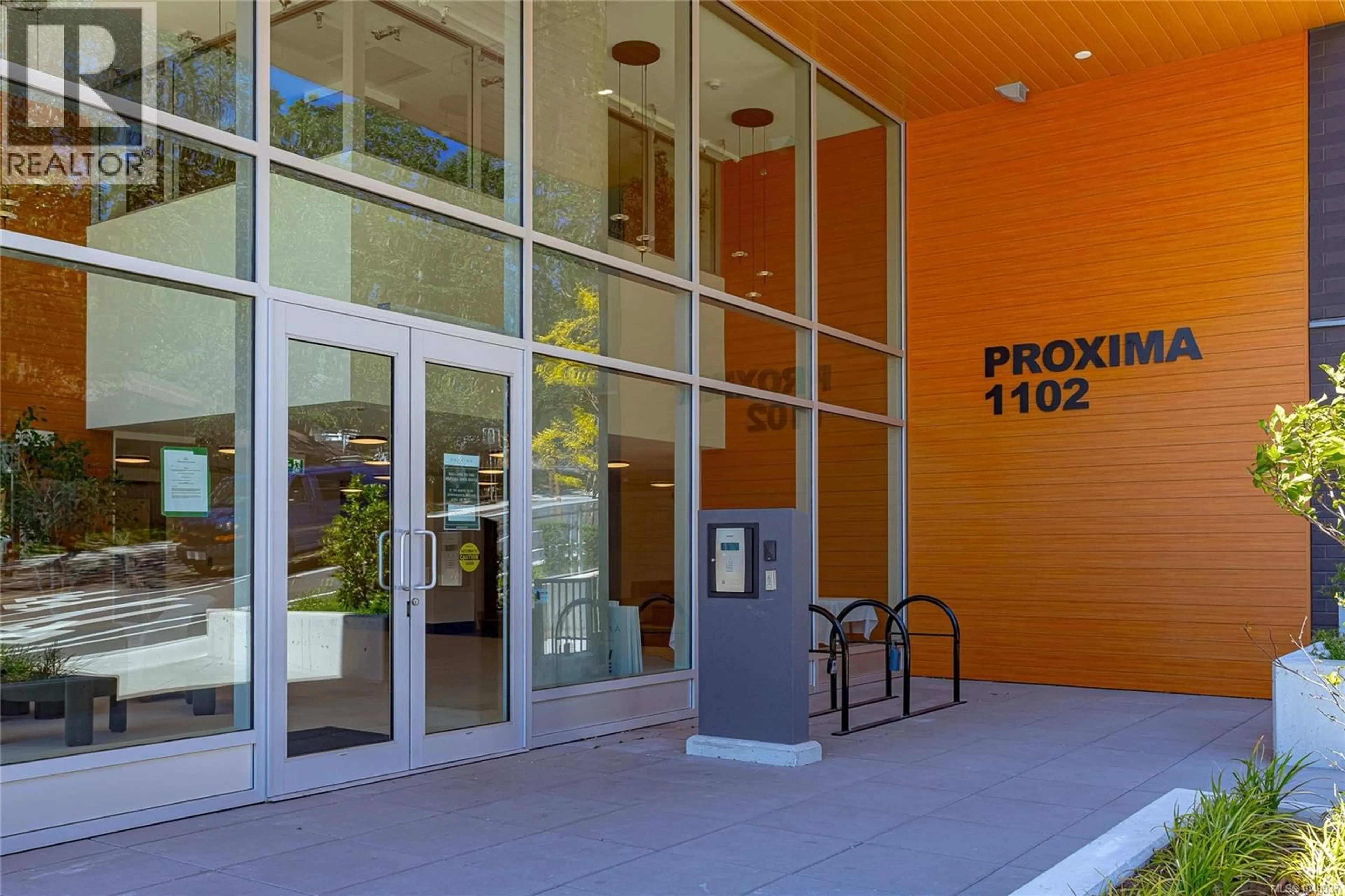 Indoor foyer for 304 - 1102 ESQUIMALT ROAD, Esquimalt British Columbia V9A0L3