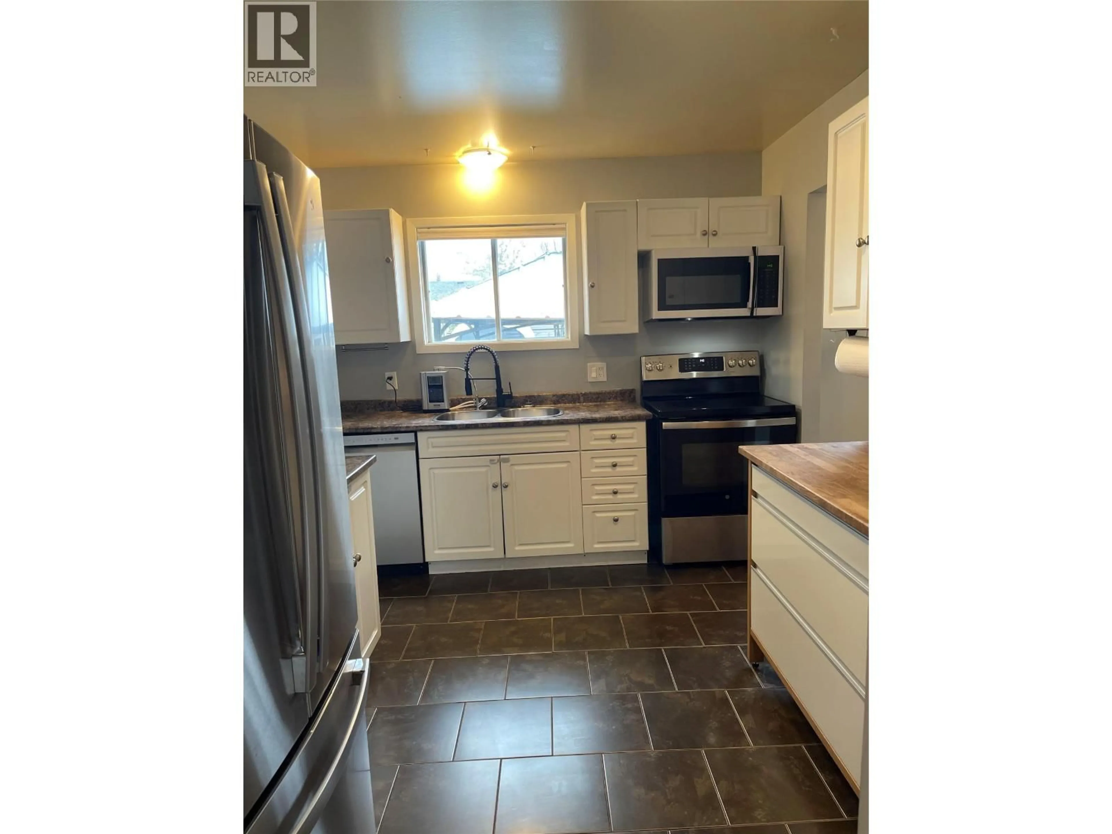 Standard kitchen, unknown for 107 PEACE RIVER CRESCENT, Tumbler Ridge British Columbia V0C2W0