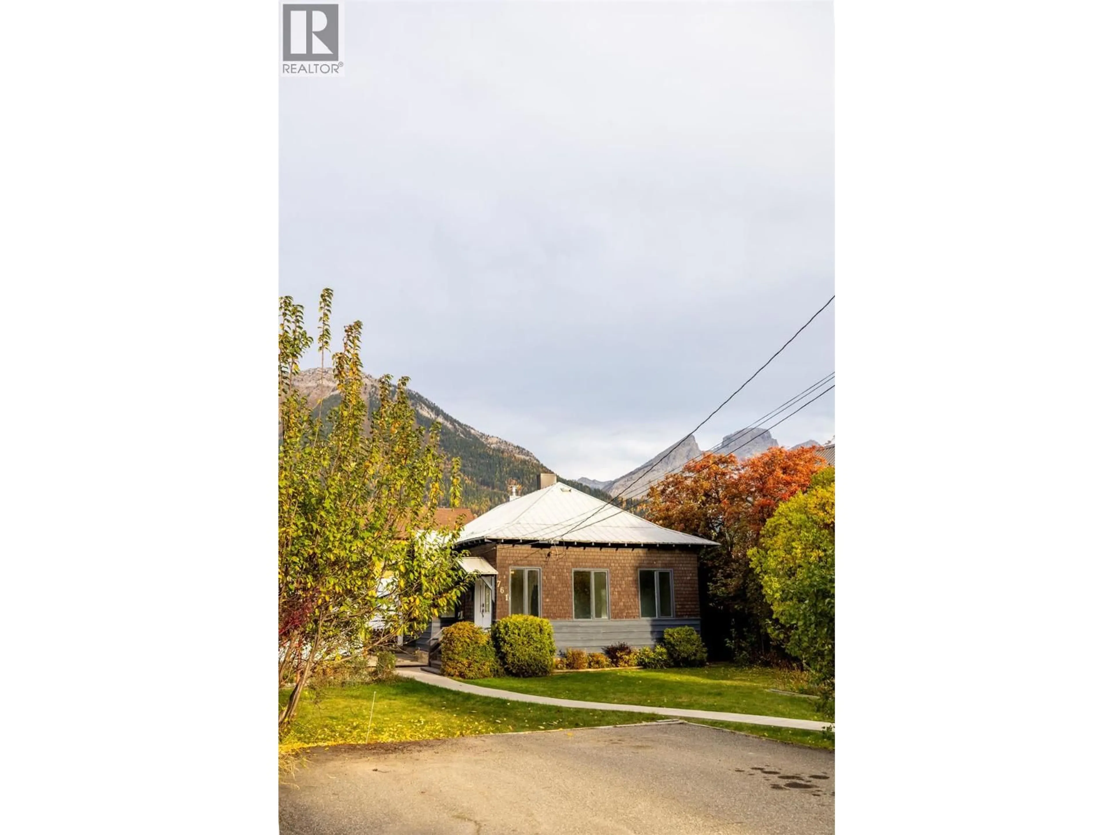 A pic from outside/outdoor area/front of a property/back of a property/a pic from drone, street for 761 4TH AVENUE, Fernie British Columbia V0B1M0