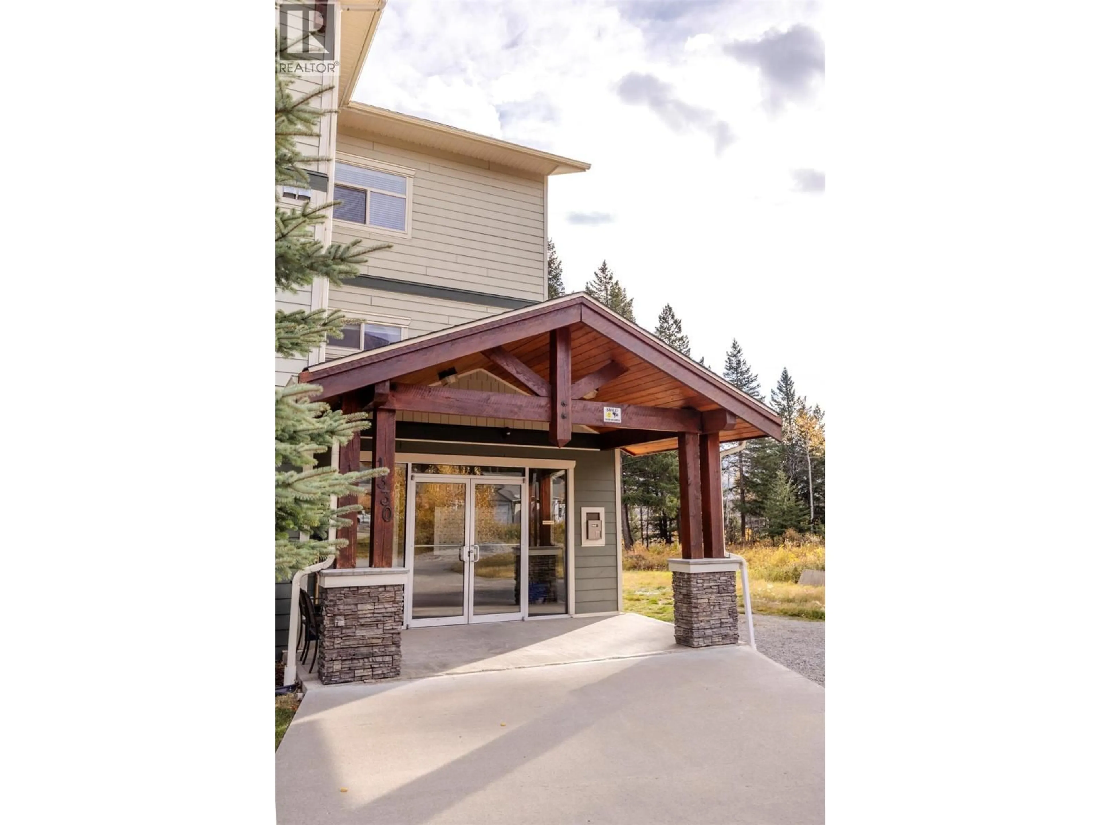Indoor foyer for 210 - 1330 WHITEWOOD CRESCENT, Sparwood British Columbia V0B2G2