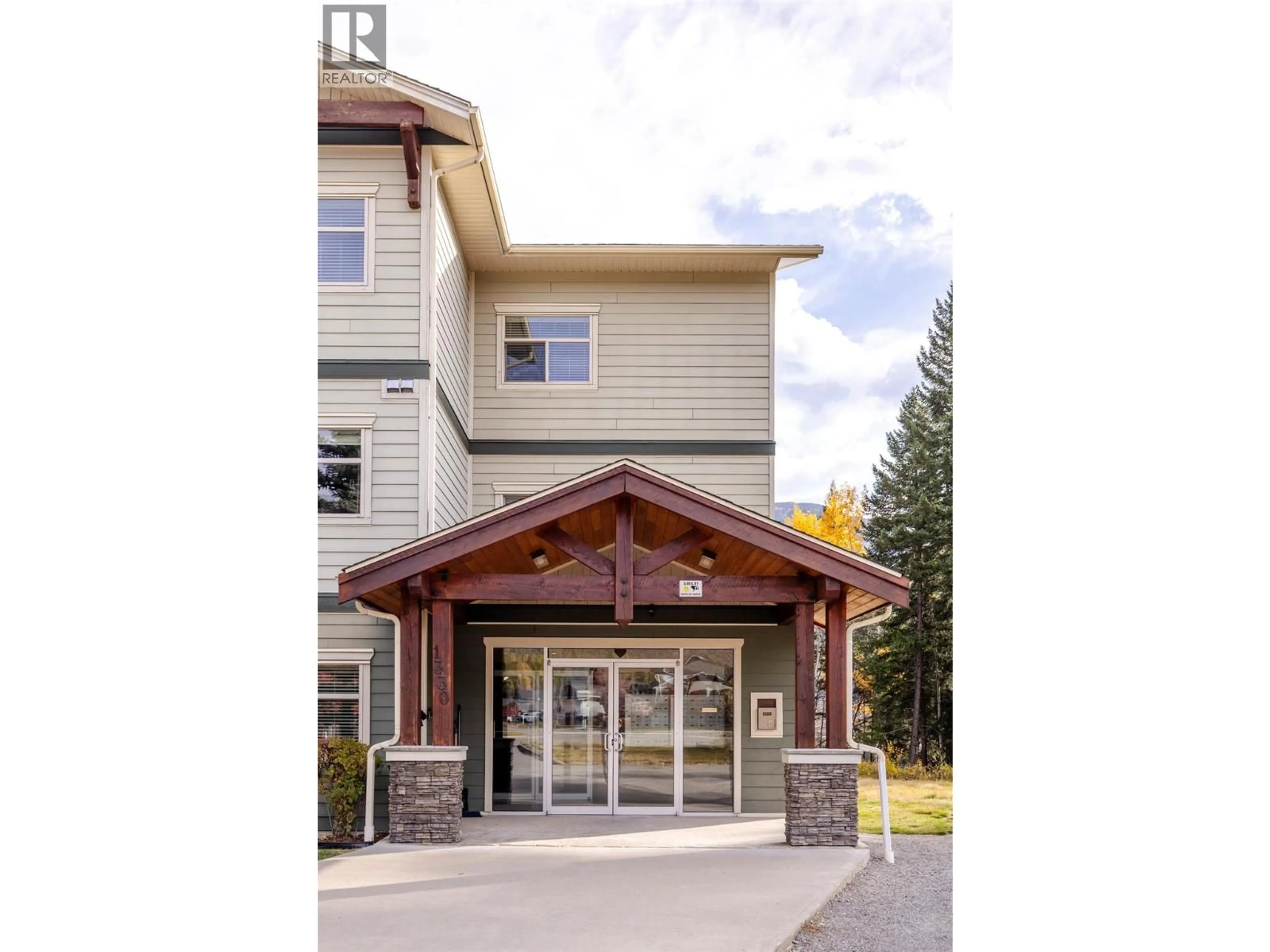 Indoor foyer for 210 - 1330 WHITEWOOD CRESCENT, Sparwood British Columbia V0B2G2