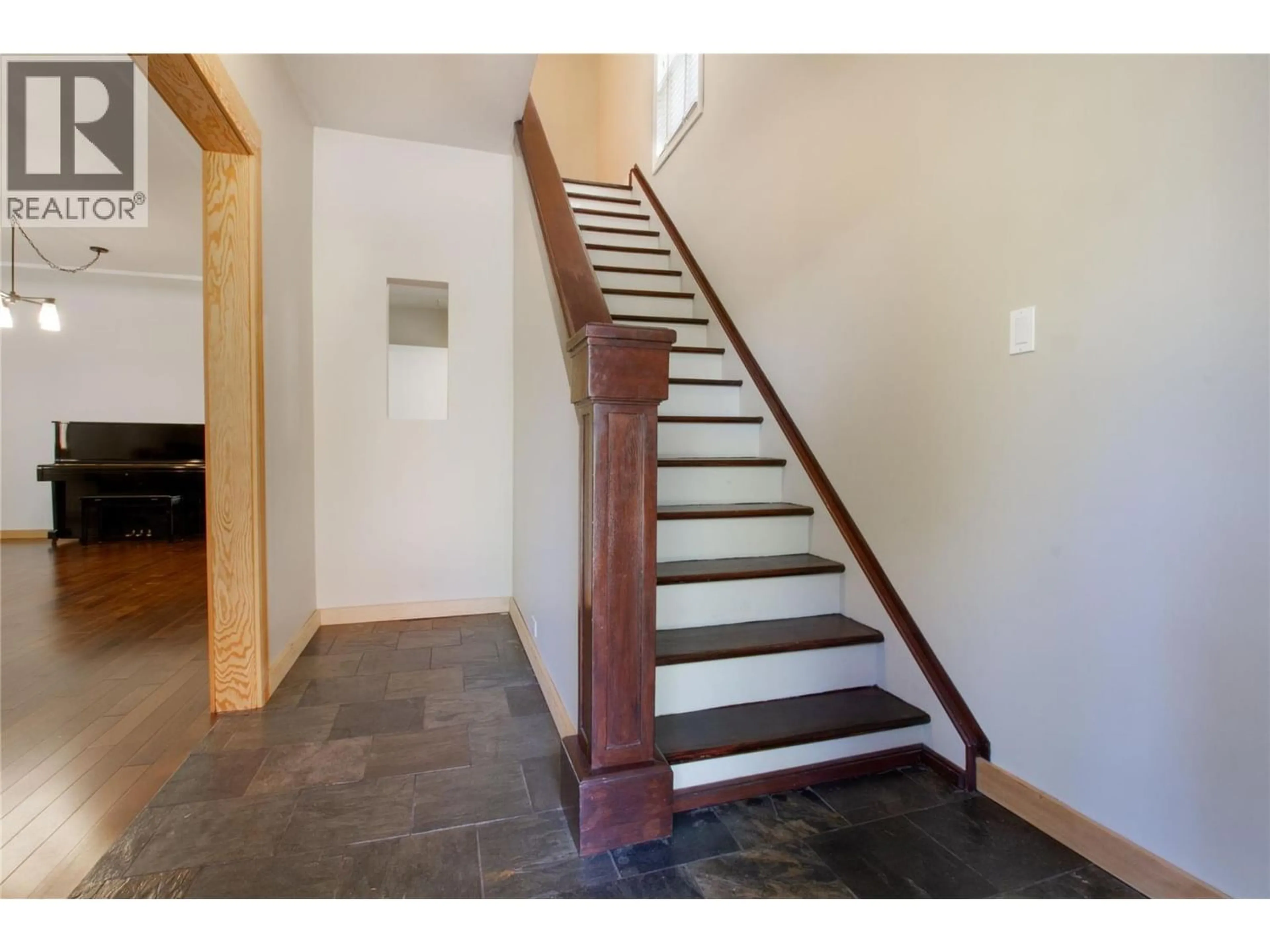 Unknown for 215 SIXTH STREET EAST, Revelstoke British Columbia V0E2S0