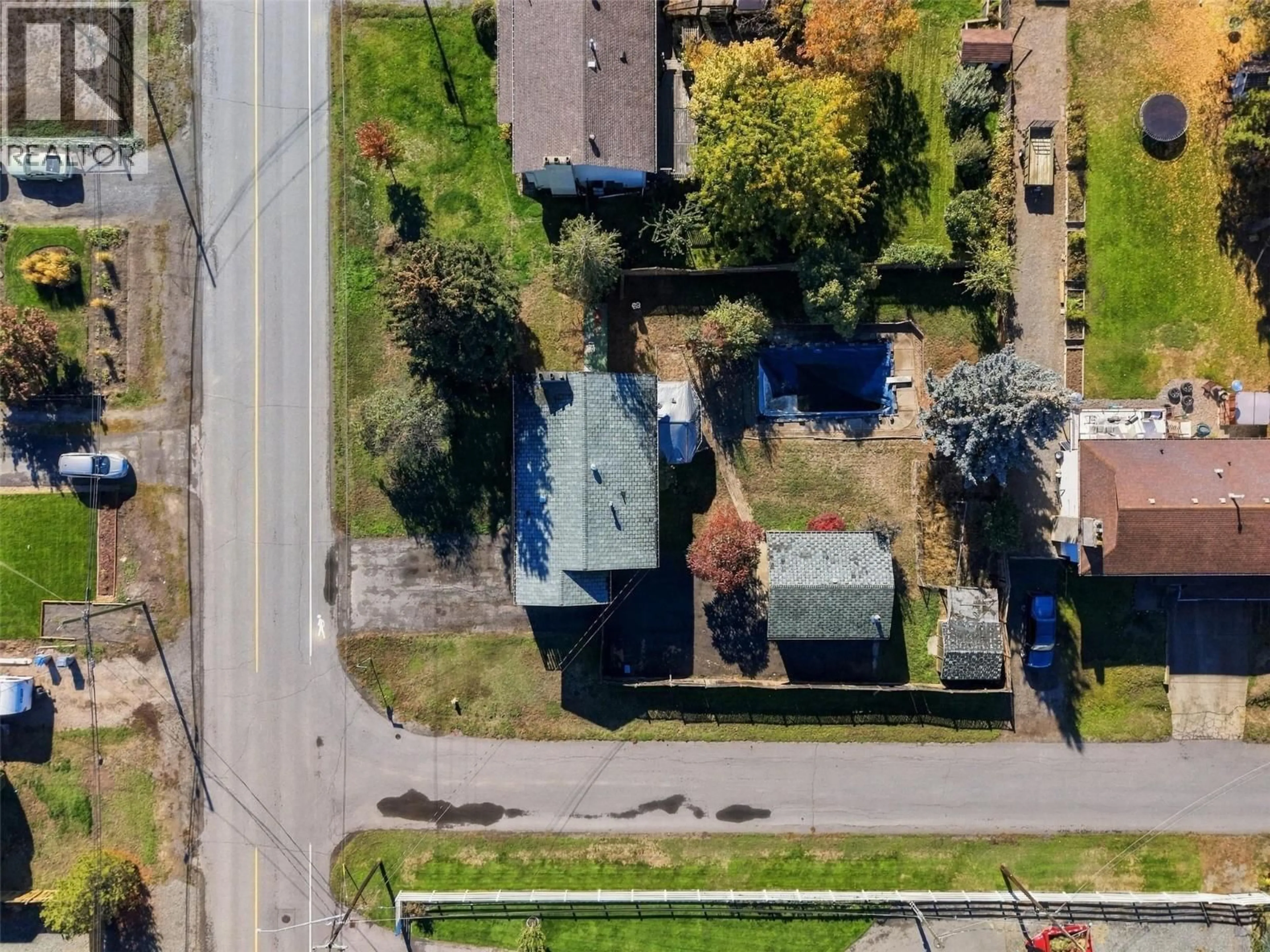 A pic from outside/outdoor area/front of a property/back of a property/a pic from drone, street for 4569 SPURRAWAY ROAD, Kamloops British Columbia V2H1M8