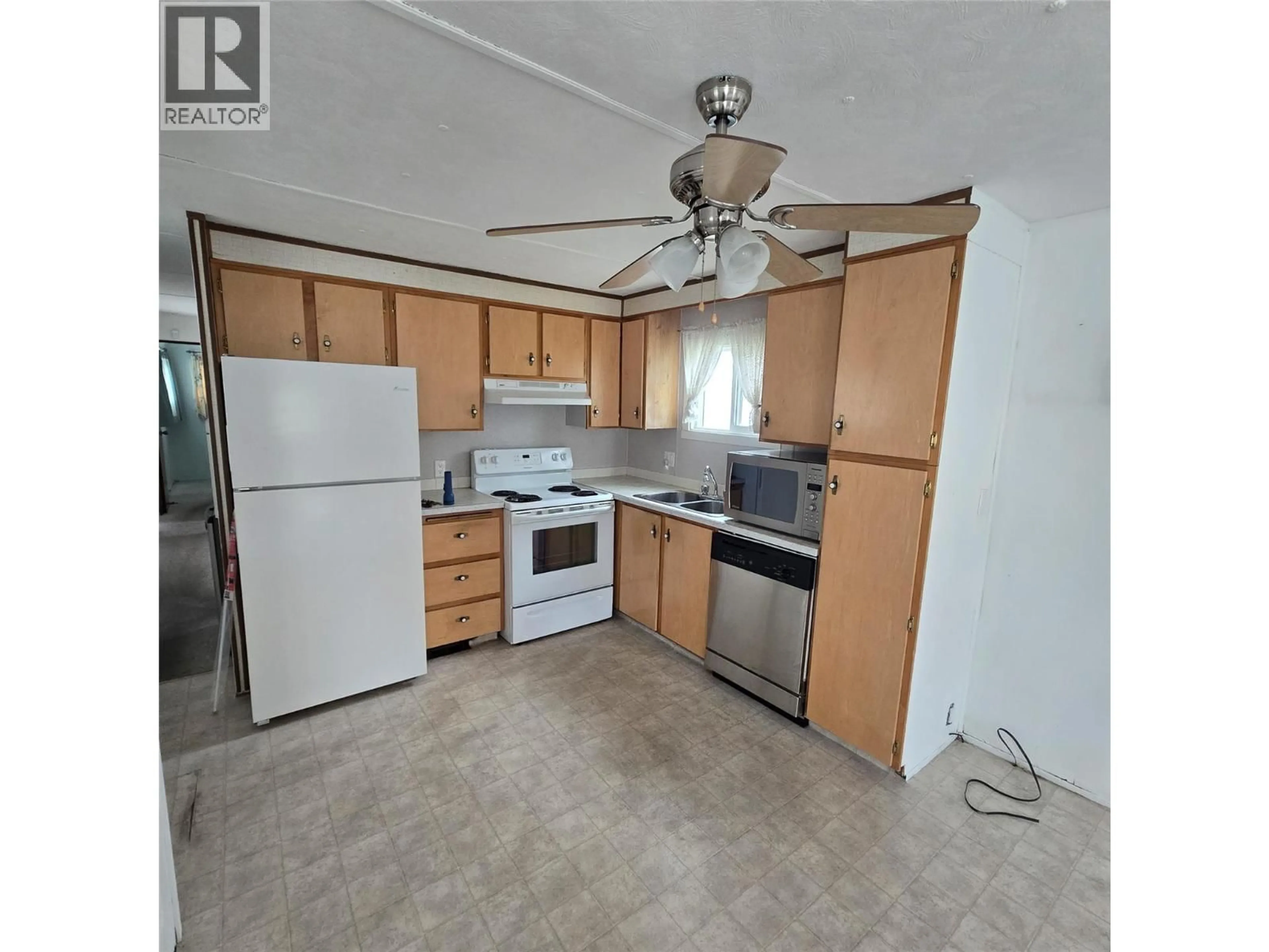 Standard kitchen, unknown for 16 - 197 DAUPHIN AVENUE, Penticton British Columbia V2A3S3