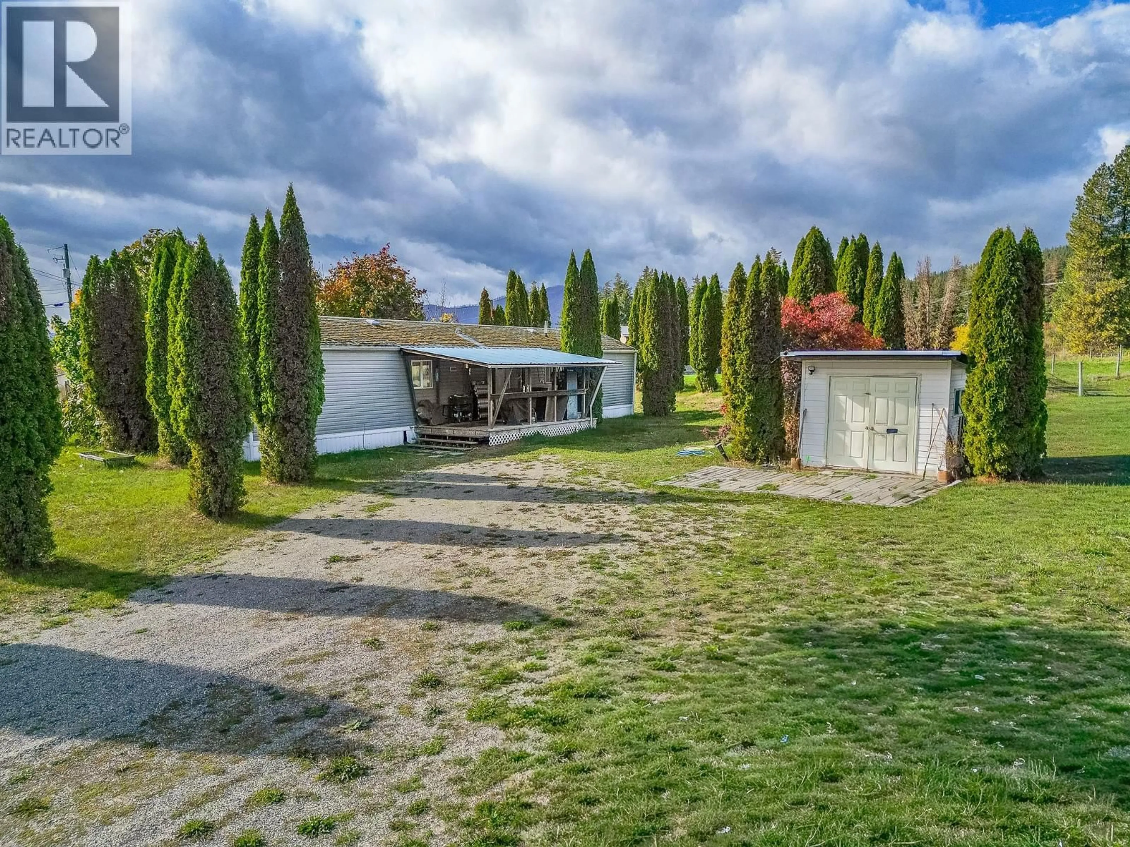 A pic from outside/outdoor area/front of a property/back of a property/a pic from drone, unknown for 2841 SIMPSON ROAD, Lee Creek British Columbia V0E1M4