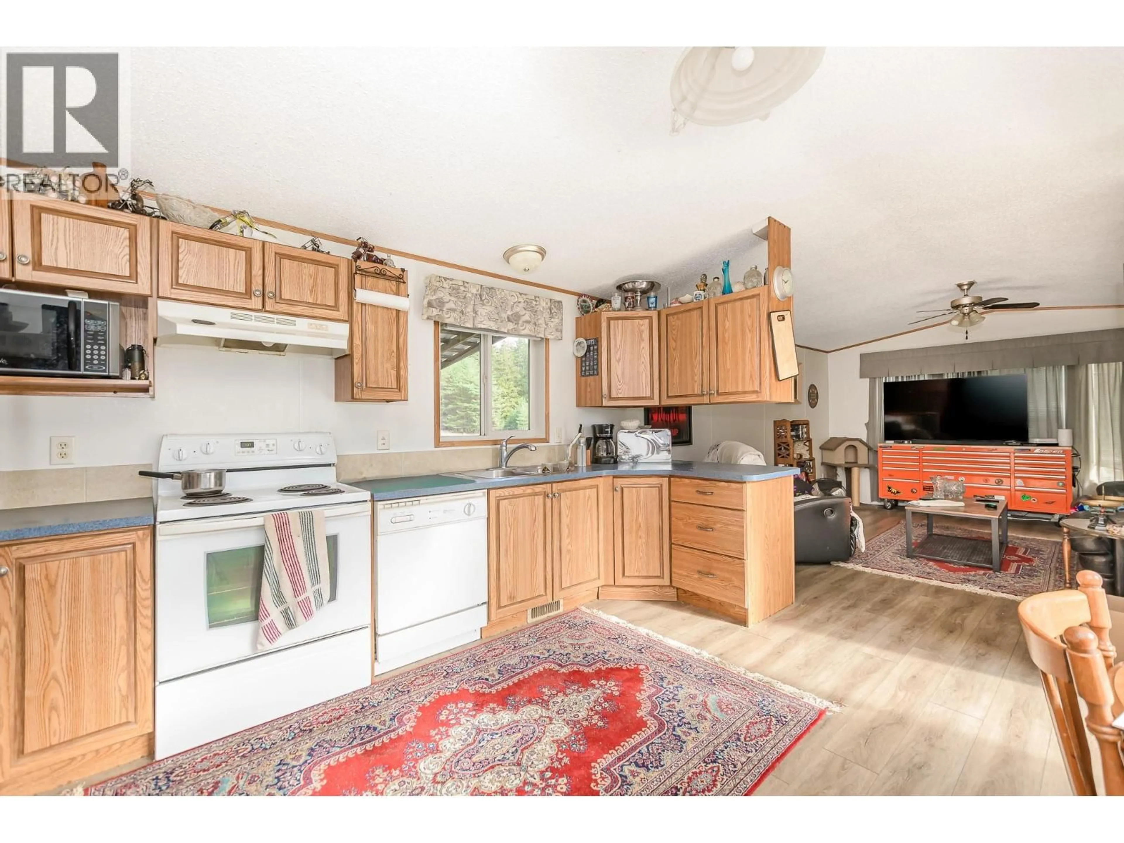 Open concept kitchen, wood/laminate floor for 2841 SIMPSON ROAD, Lee Creek British Columbia V0E1M4