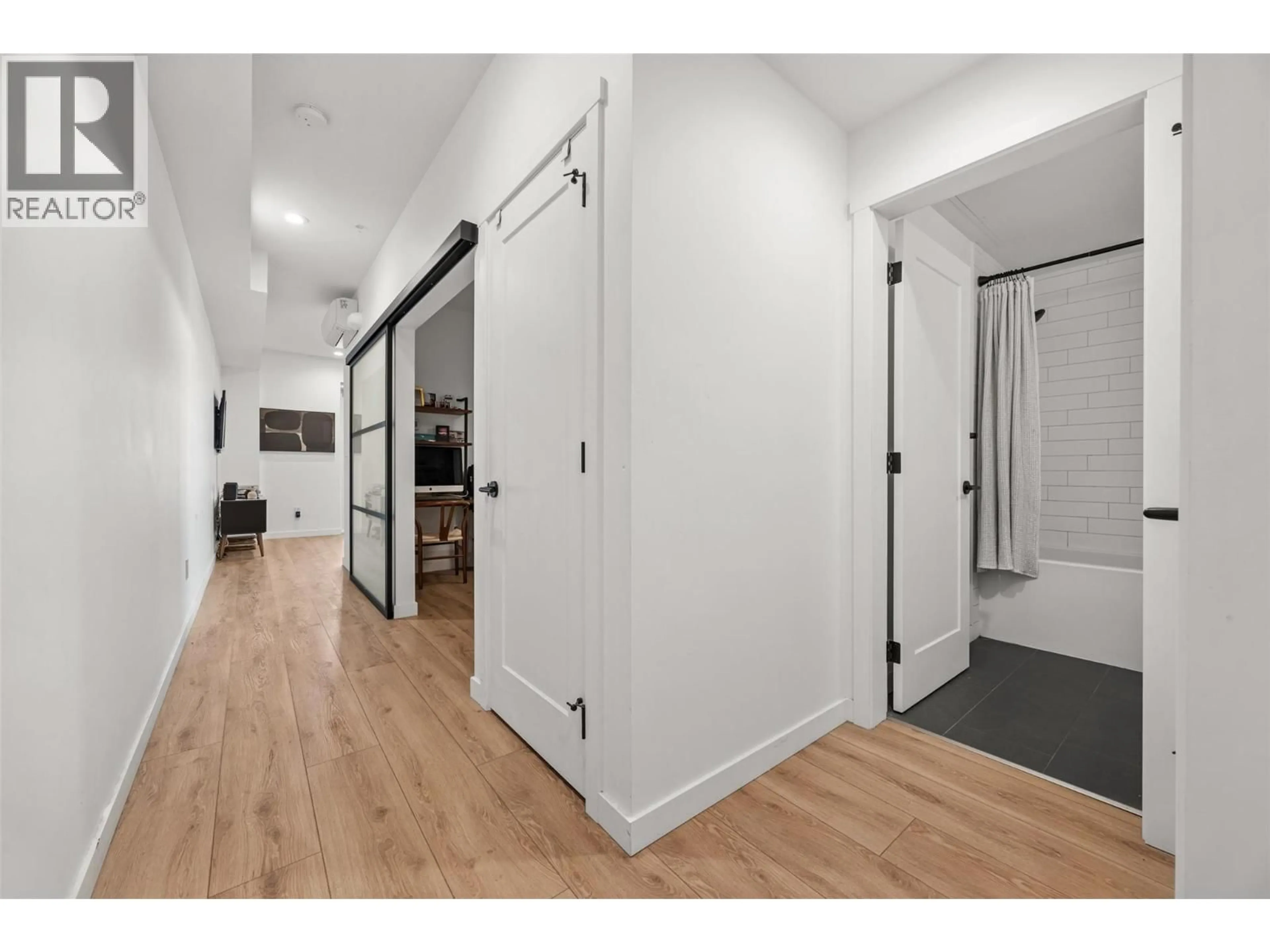 Indoor entryway for 311 - 660 CAWSTON AVENUE, Kelowna British Columbia V1Y9M1