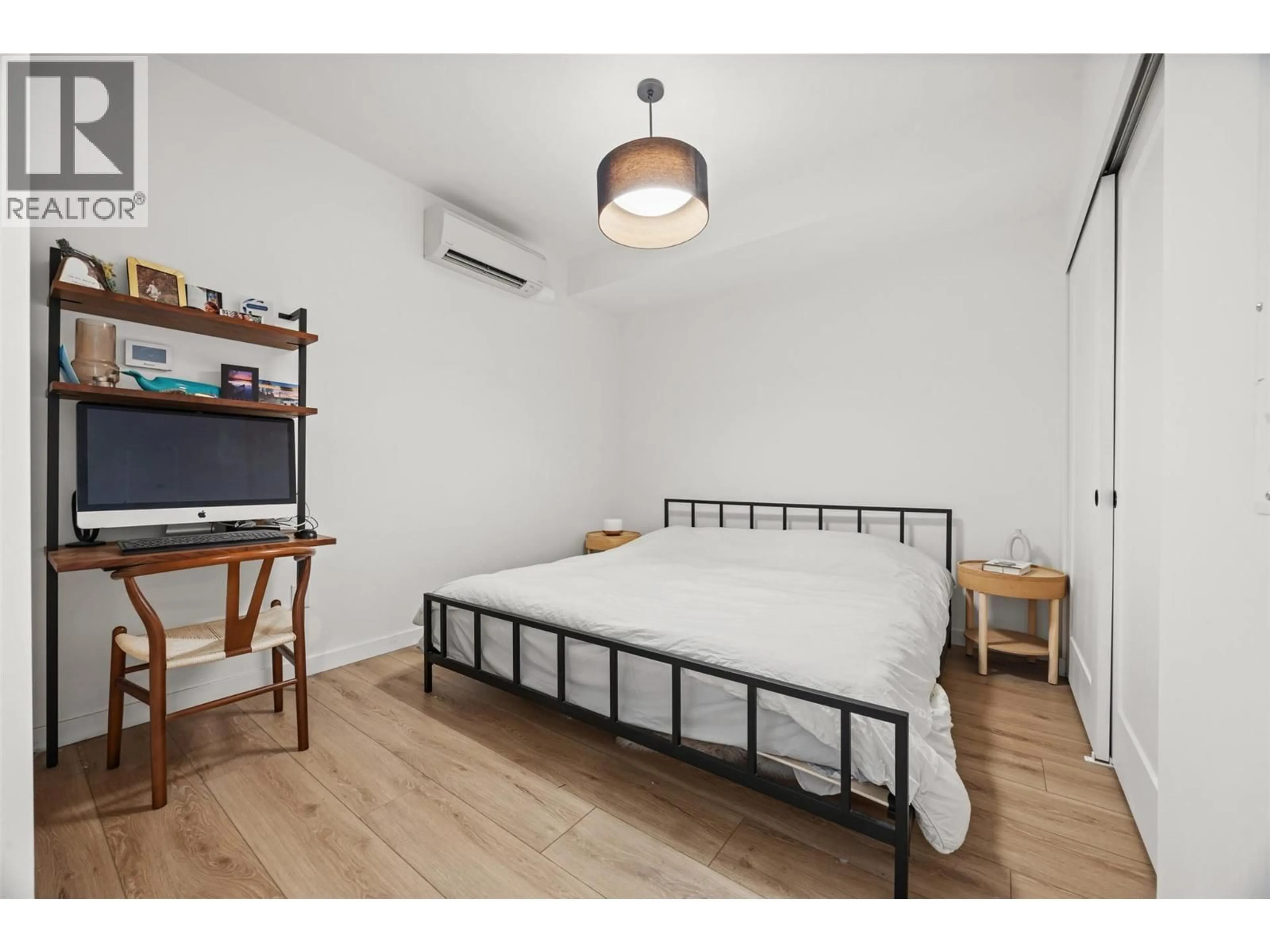 Bedroom with bed, wood/laminate floor for 311 - 660 CAWSTON AVENUE, Kelowna British Columbia V1Y9M1