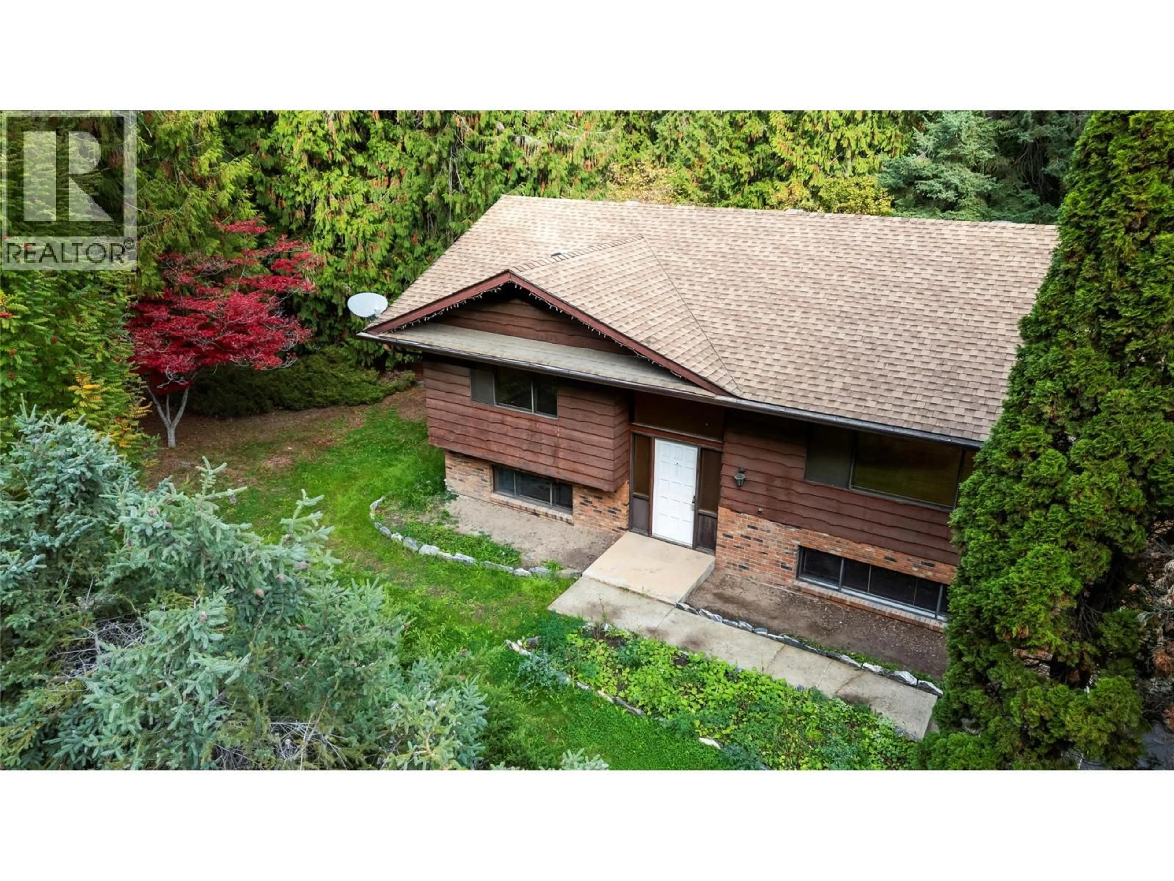 A pic from outside/outdoor area/front of a property/back of a property/a pic from drone, unknown for 2455 FOREST DRIVE, Blind Bay British Columbia V0E1H2