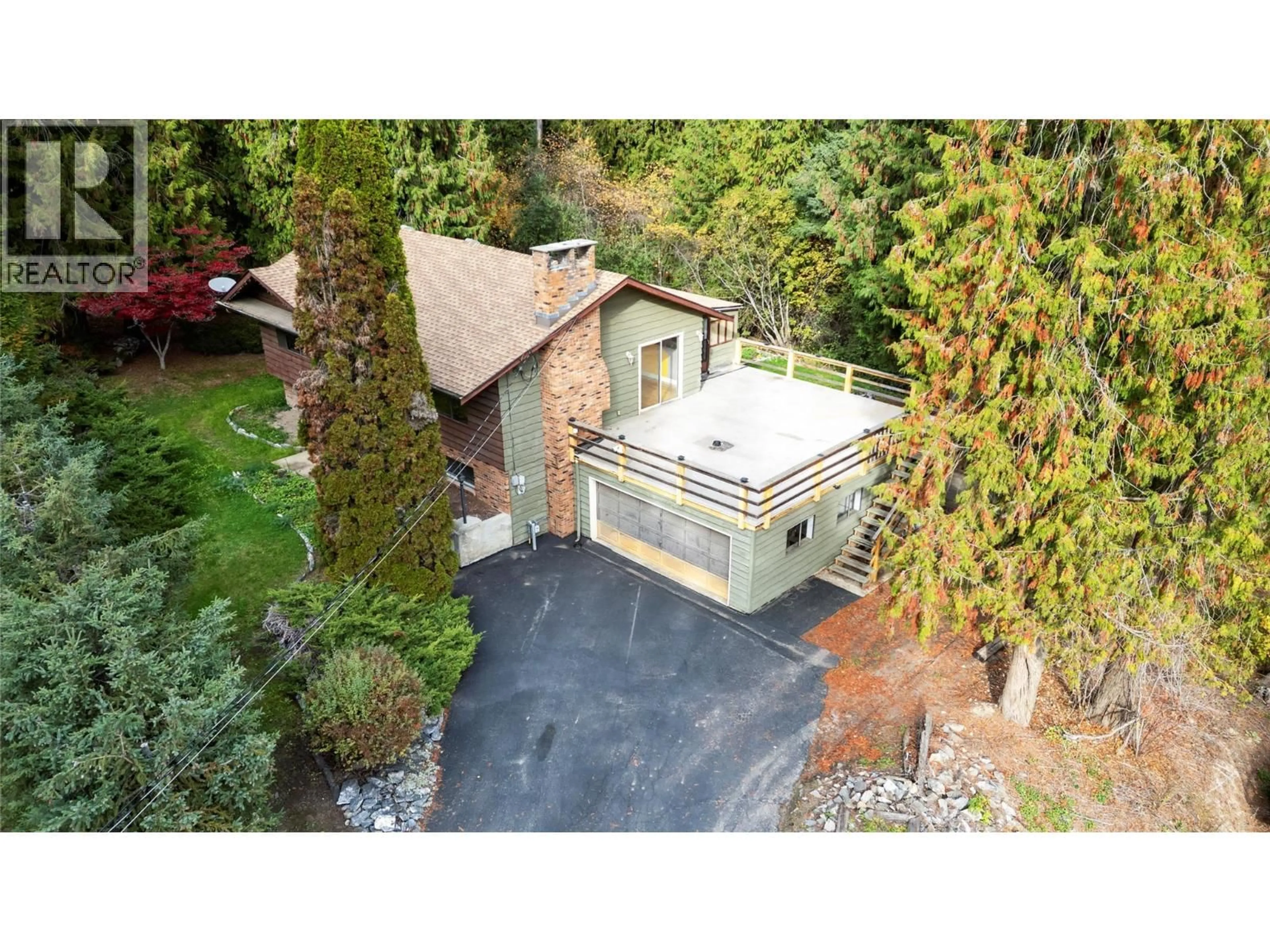 A pic from outside/outdoor area/front of a property/back of a property/a pic from drone, street for 2455 FOREST DRIVE, Blind Bay British Columbia V0E1H2