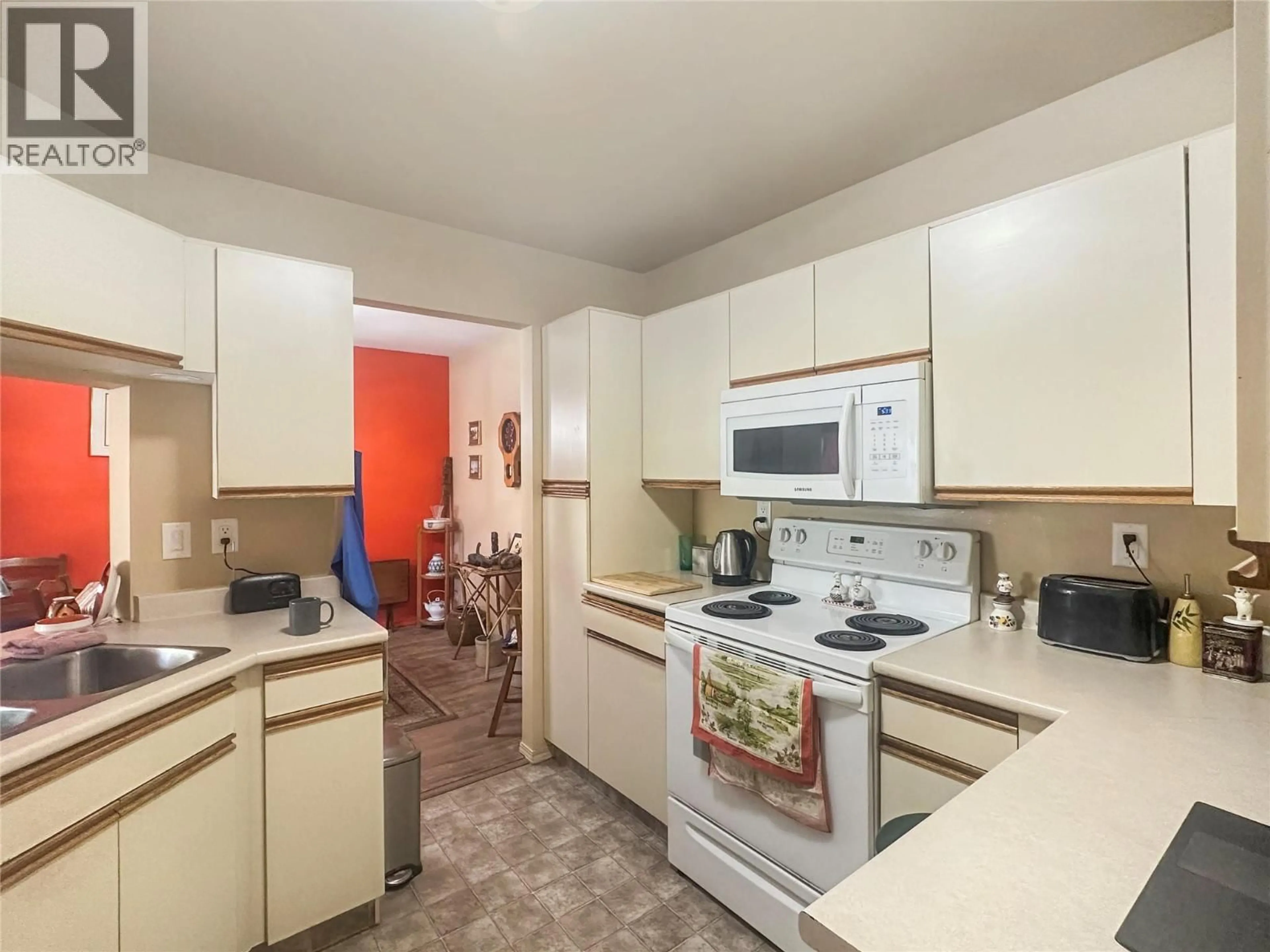 Standard kitchen, unknown for 211 - 337 MCKINNEY ROAD, Oliver British Columbia V0H1T3