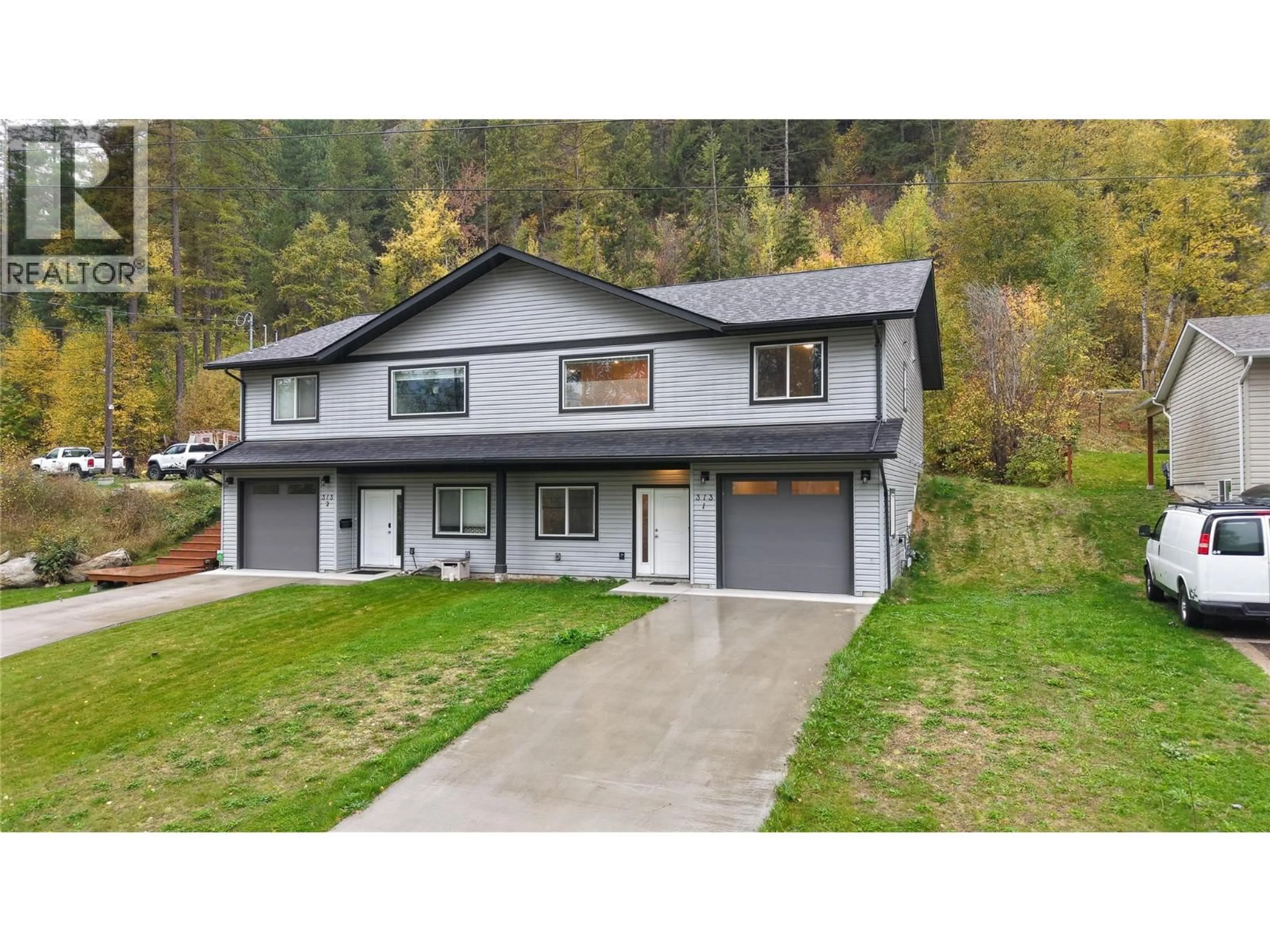 Home with vinyl exterior material, unknown for 1 - 313 LAKEVIEW STREET, Castlegar British Columbia V1N3Y1