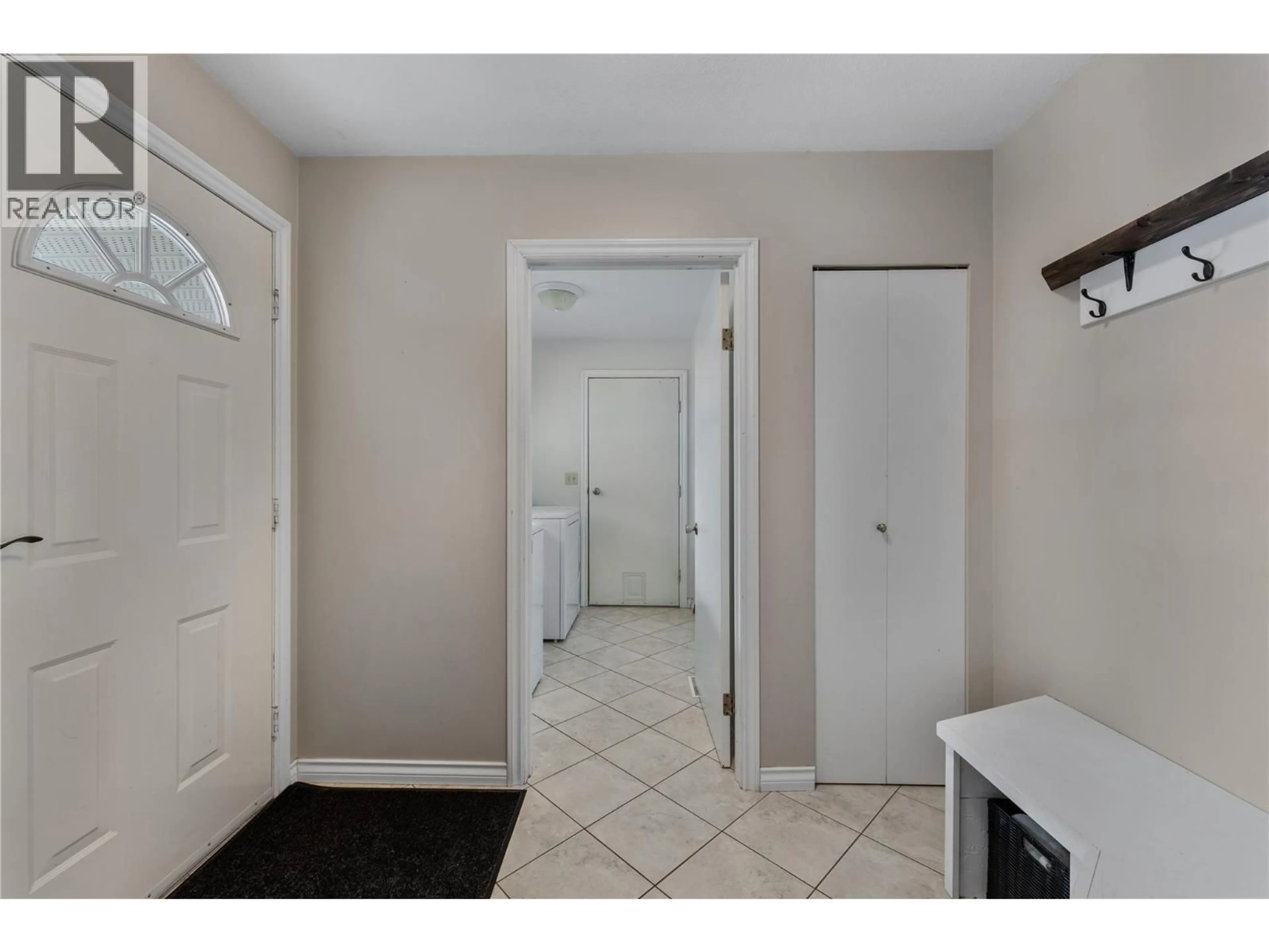 Indoor entryway for 3772 GLENWAY ROAD, West Kelowna British Columbia V4T1E3