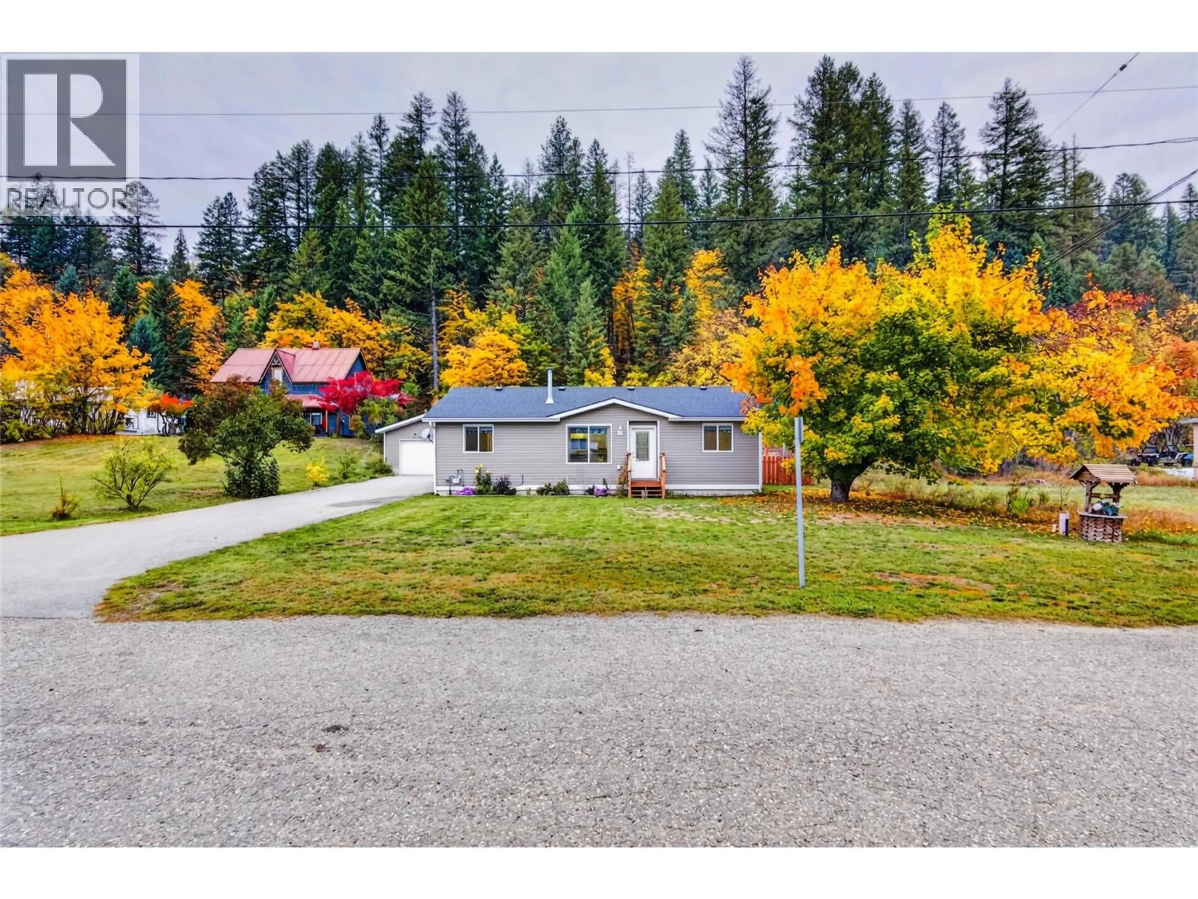 A pic from outside/outdoor area/front of a property/back of a property/a pic from drone, street for 502 HUTCHESON AVENUE, Salmo British Columbia V0G1Z0
