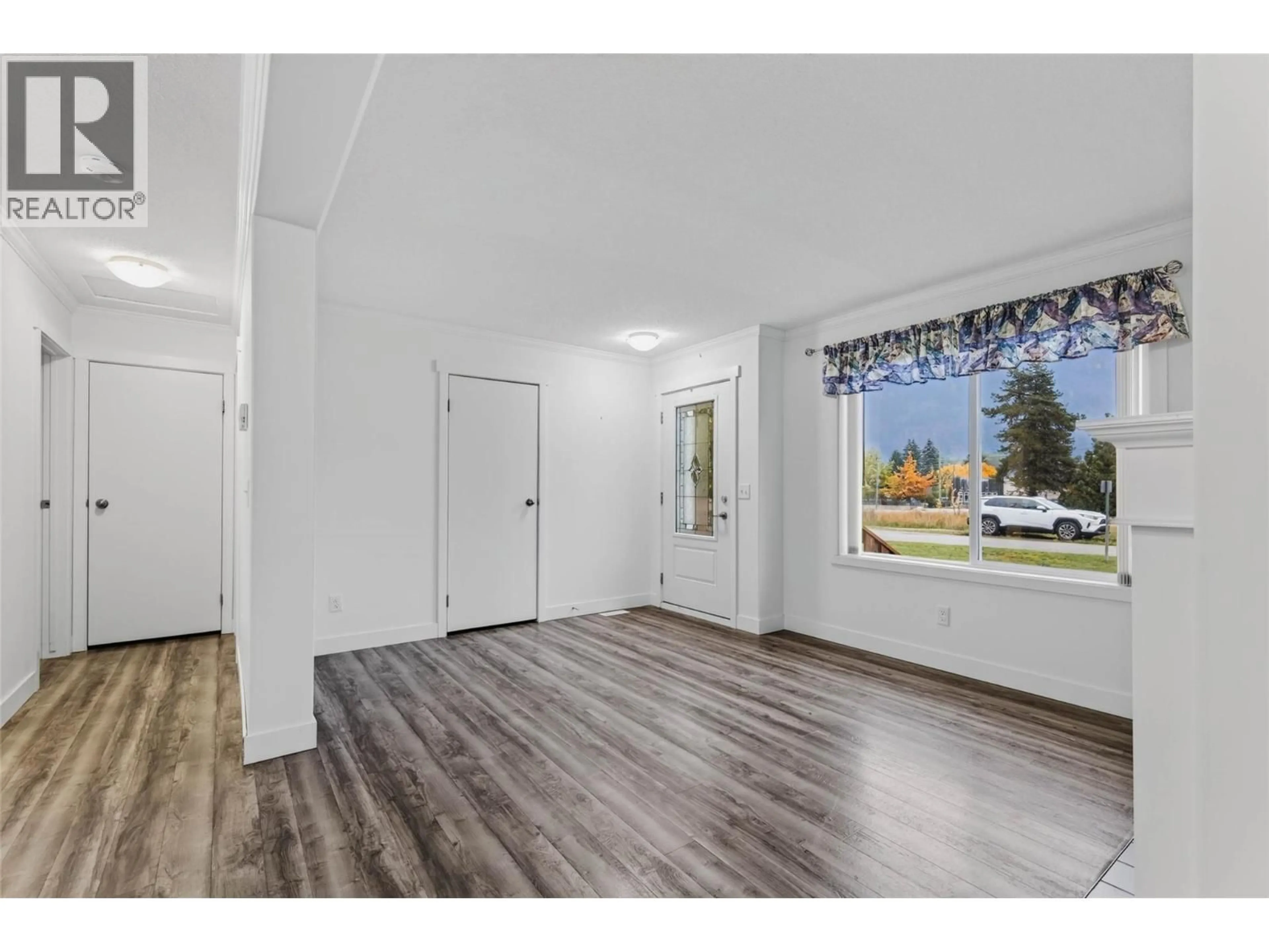 Indoor entryway for 502 HUTCHESON AVENUE, Salmo British Columbia V0G1Z0