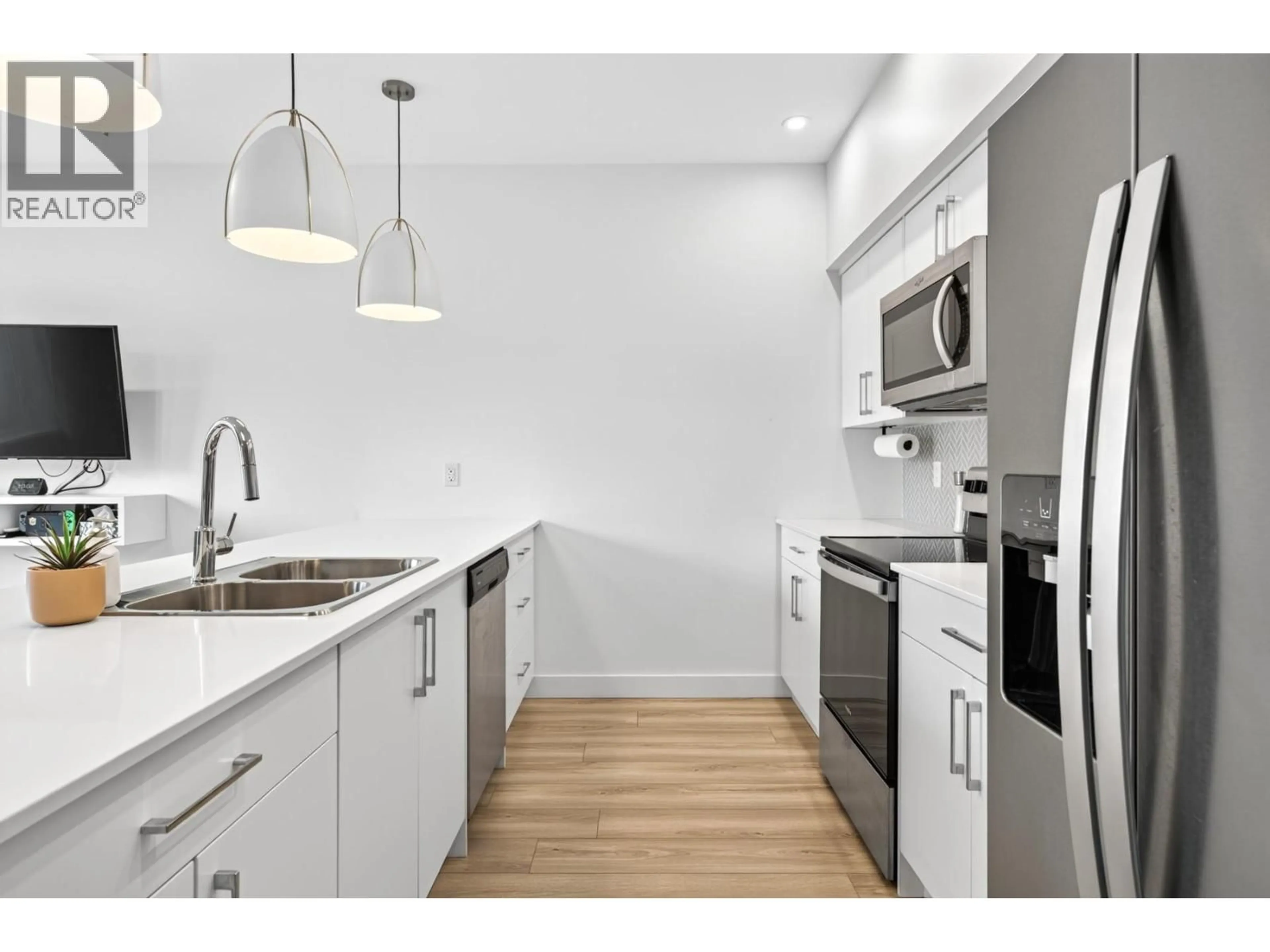Standard kitchen, unknown for 102 - 8960 DALLAS DRIVE, Kamloops British Columbia V2C0K8