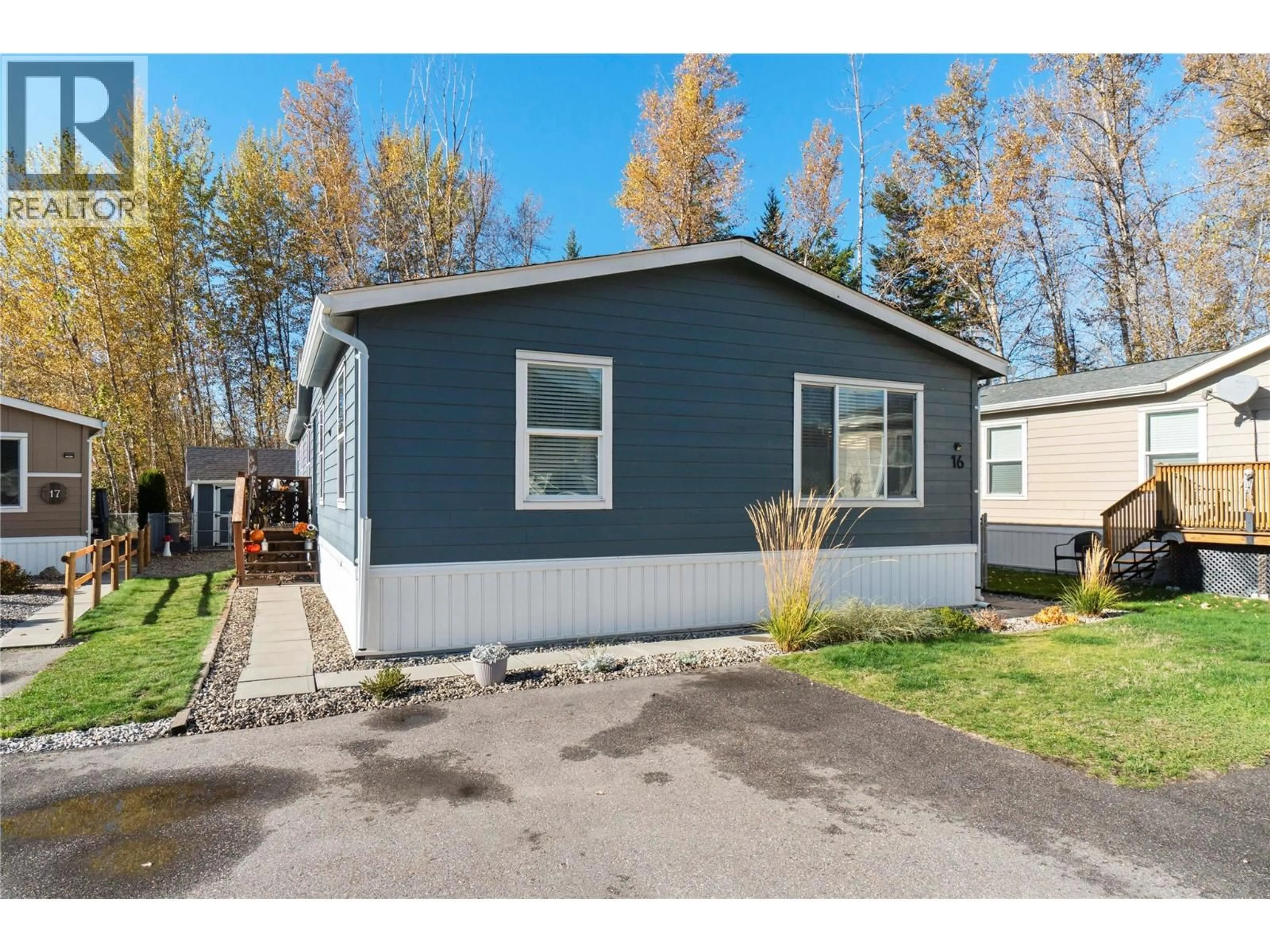 Home with vinyl exterior material, street for 16 - 4811 10A AVENUE, Salmon Arm British Columbia V1E1C5