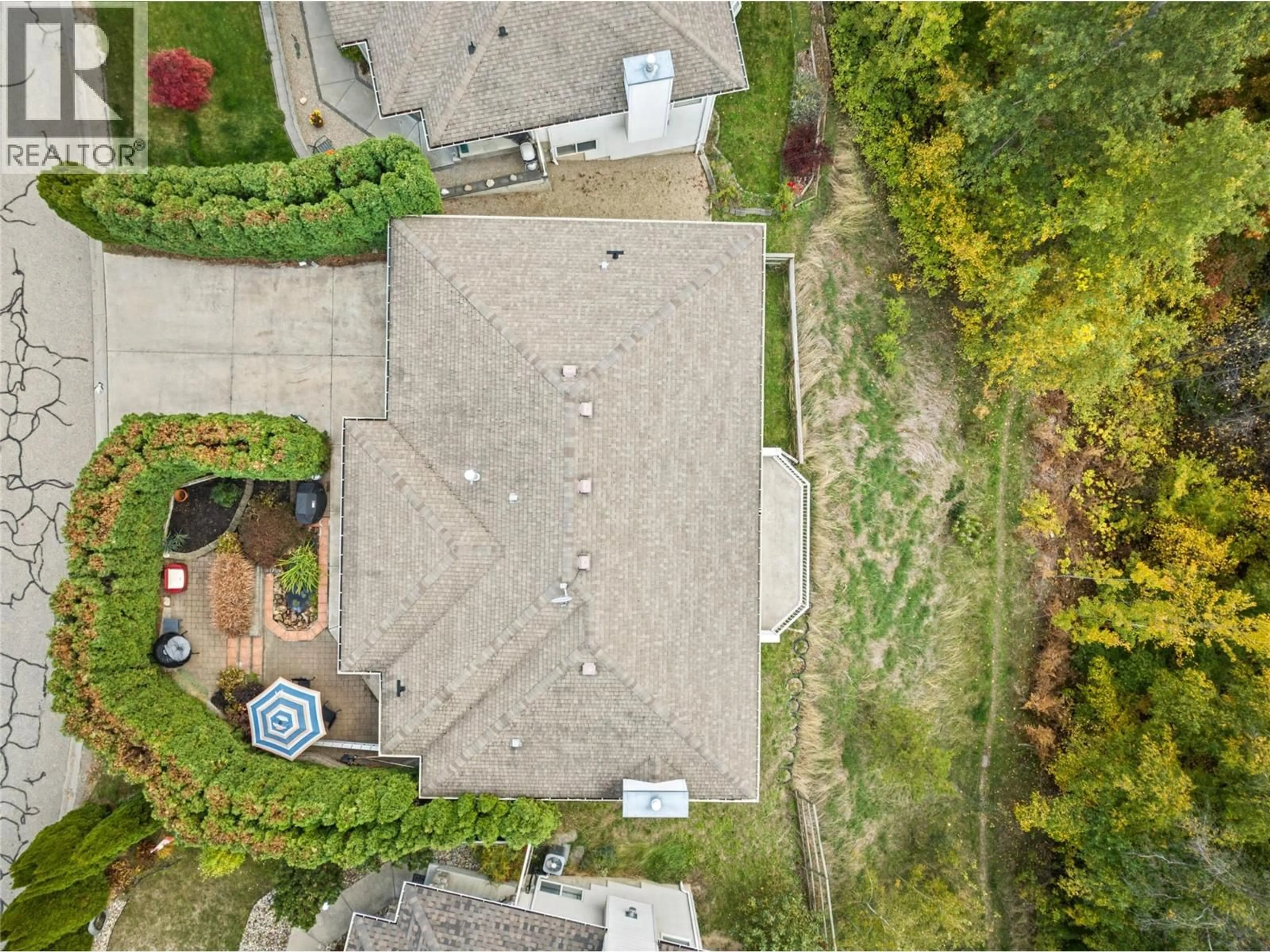 A pic from outside/outdoor area/front of a property/back of a property/a pic from drone, street for 251 17 STREET SOUTHEAST, Salmon Arm British Columbia V1E1R7