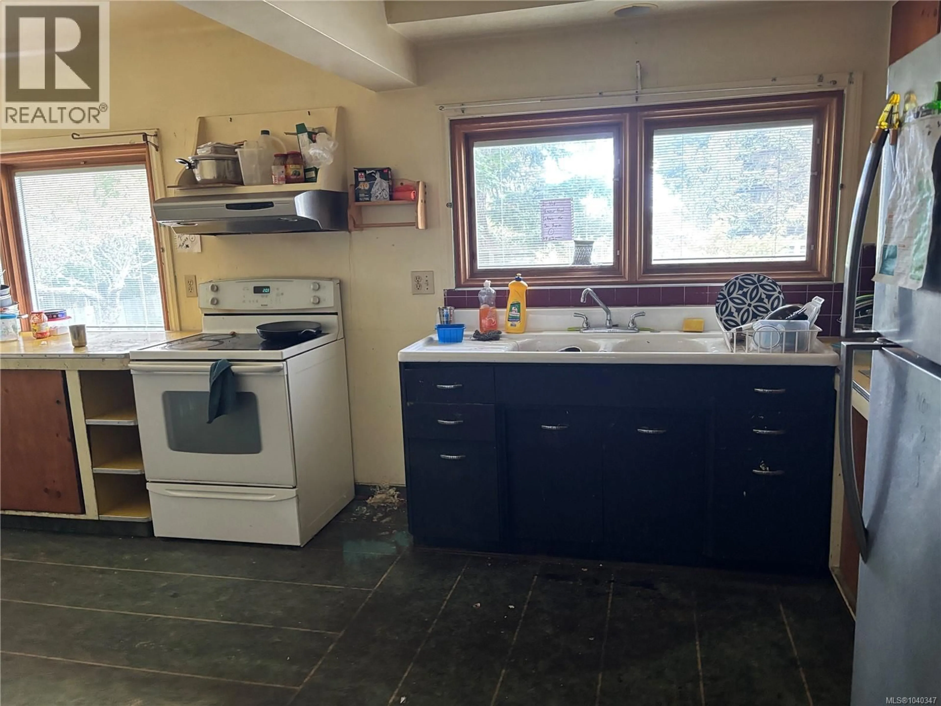 Unknown for 342 FOUL BAY ROAD, Victoria British Columbia V8S4G7