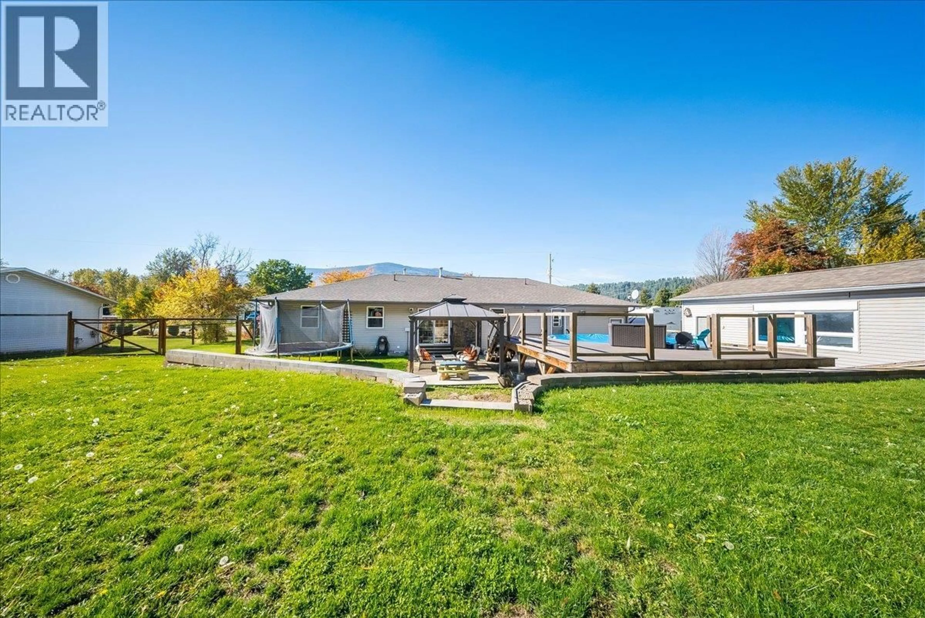 A pic from outside/outdoor area/front of a property/back of a property/a pic from drone, unknown for 2045 RASPBERRY ROAD, Castlegar British Columbia V1N4T6