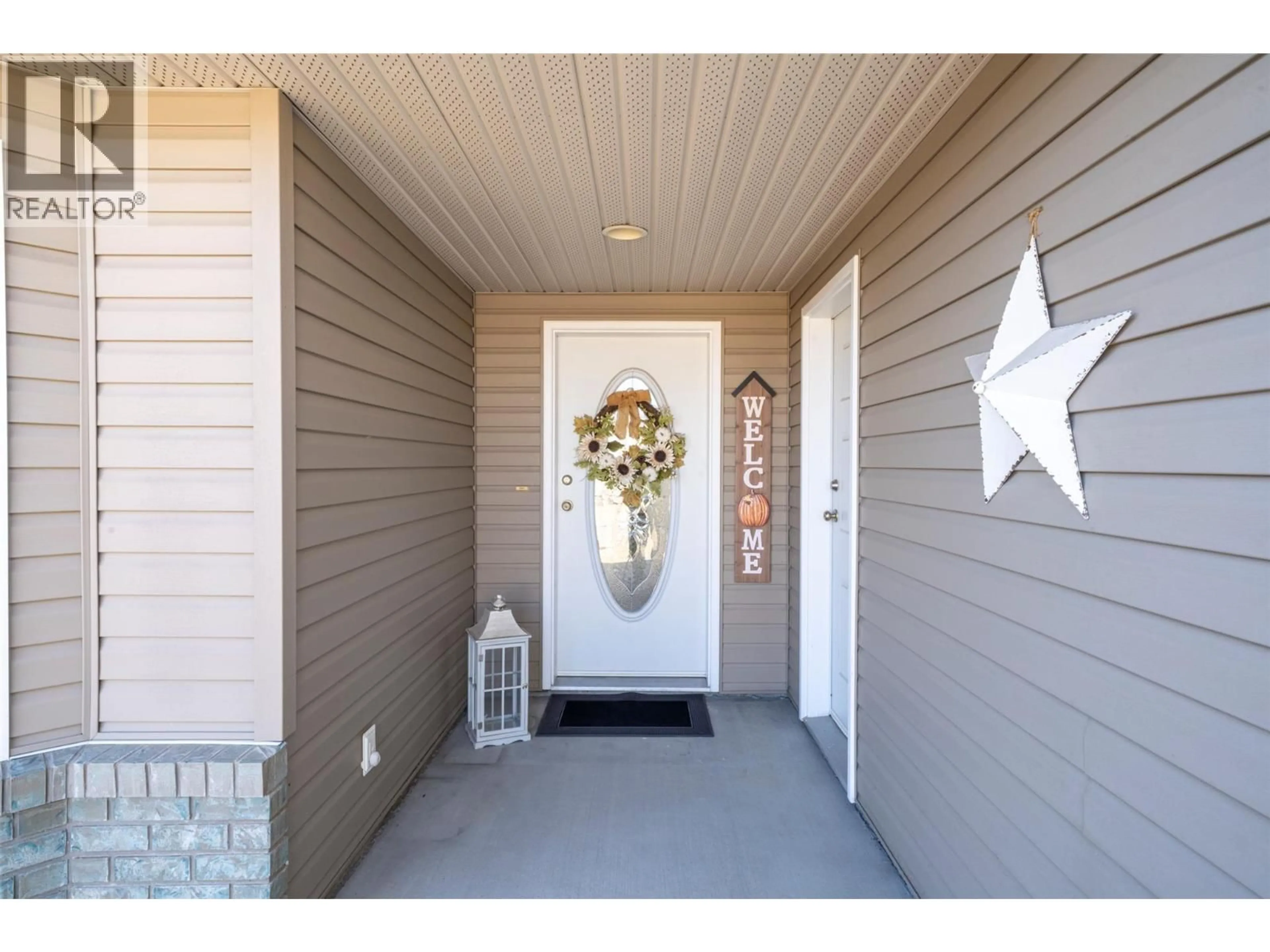 Indoor entryway for 5021 5 AVENUE, Vernon British Columbia V1H2A3